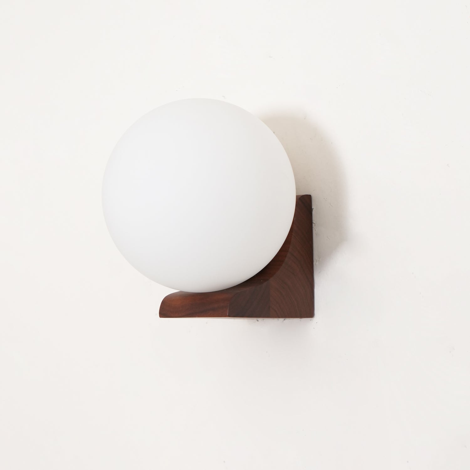Lyso Orb Wall Light