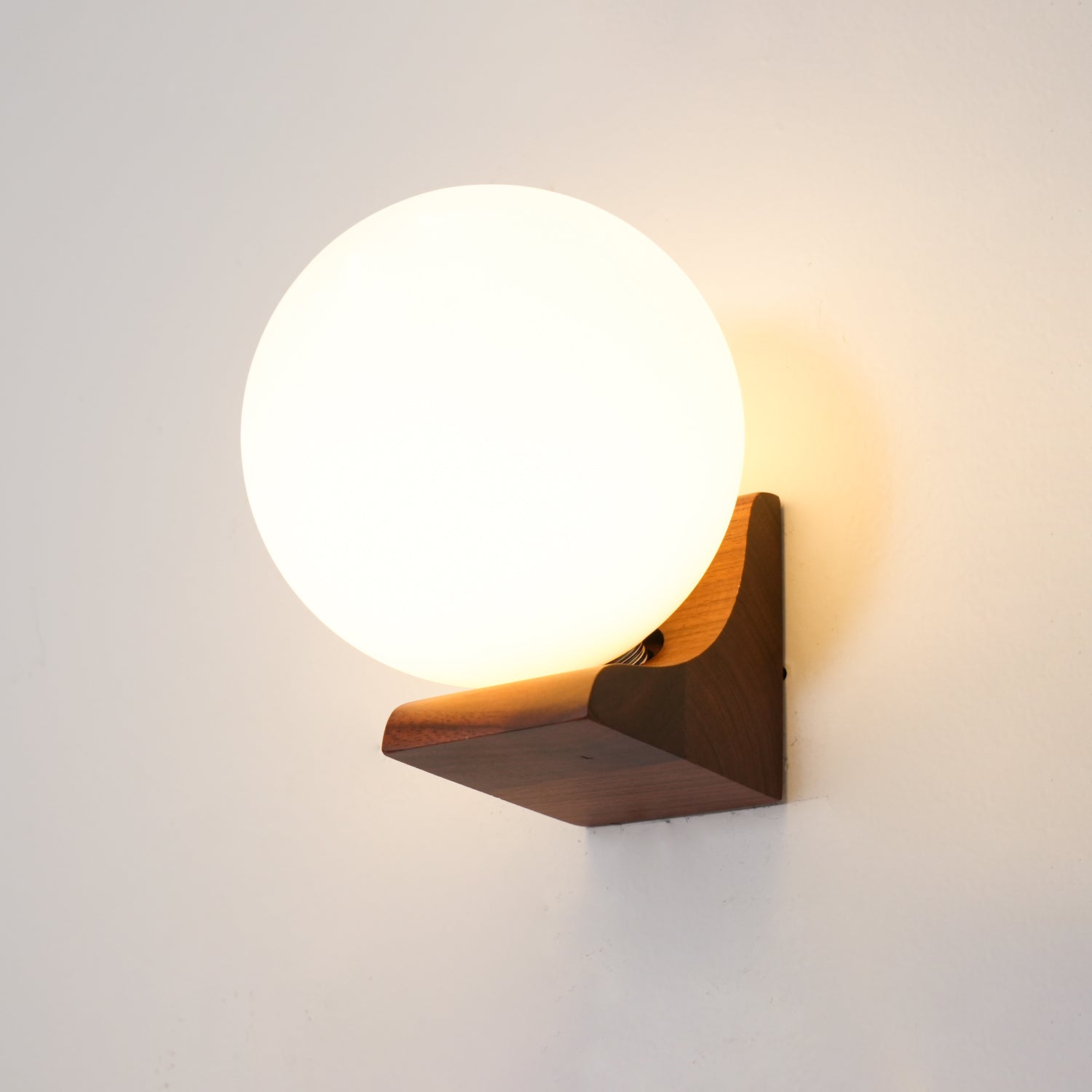 Lyso Orb Wall Light