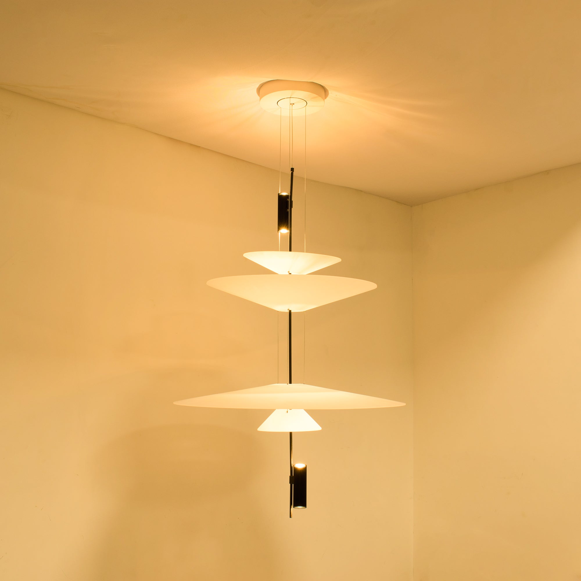 Merru Disc Pendant Light