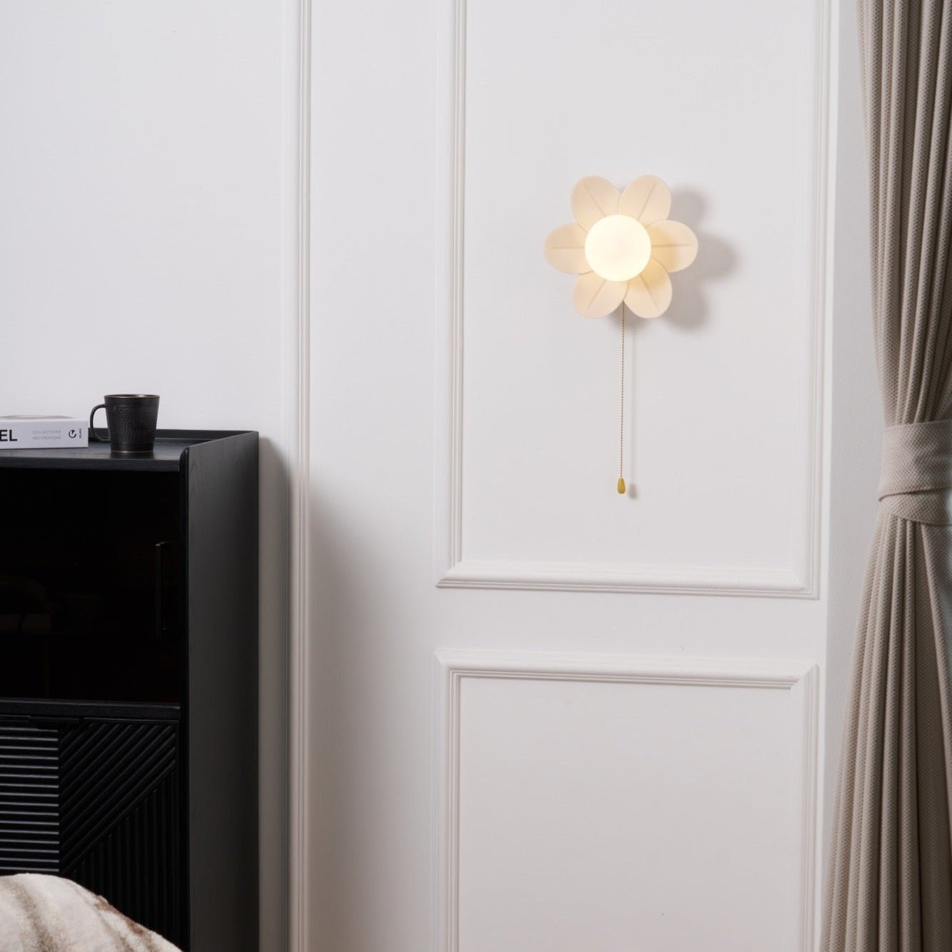 Lyn Flower-Shaped Wall Light
