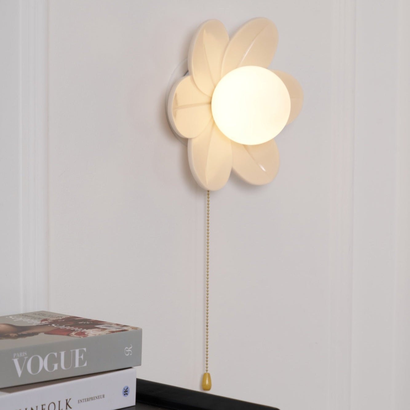 Lyn Flower-Shaped Wall Light