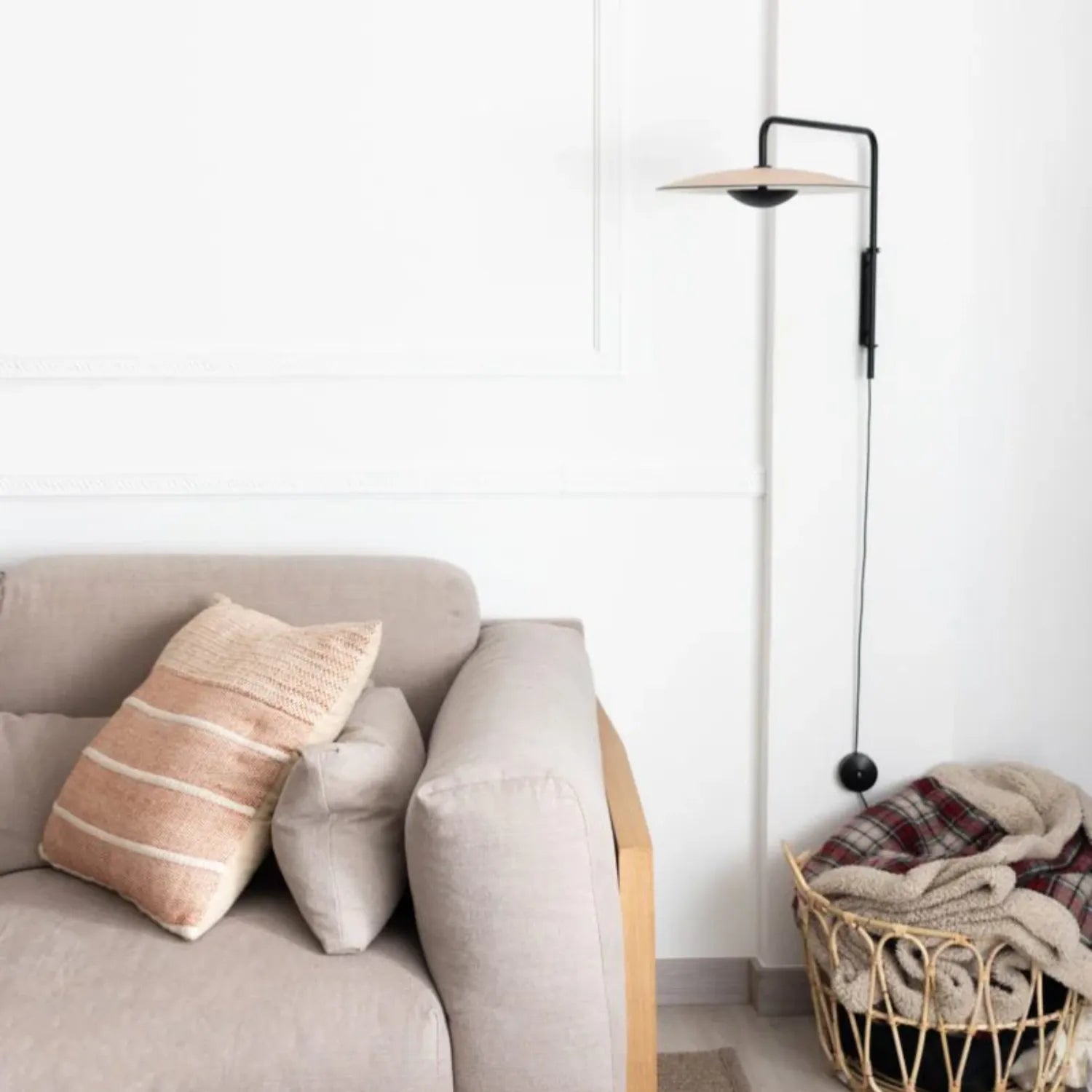 Gezone Swing Wall Light