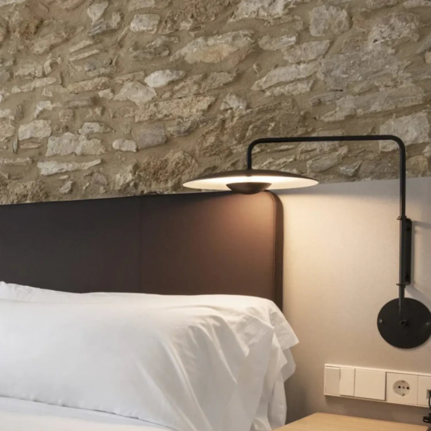 Gezone Swing Wall Light