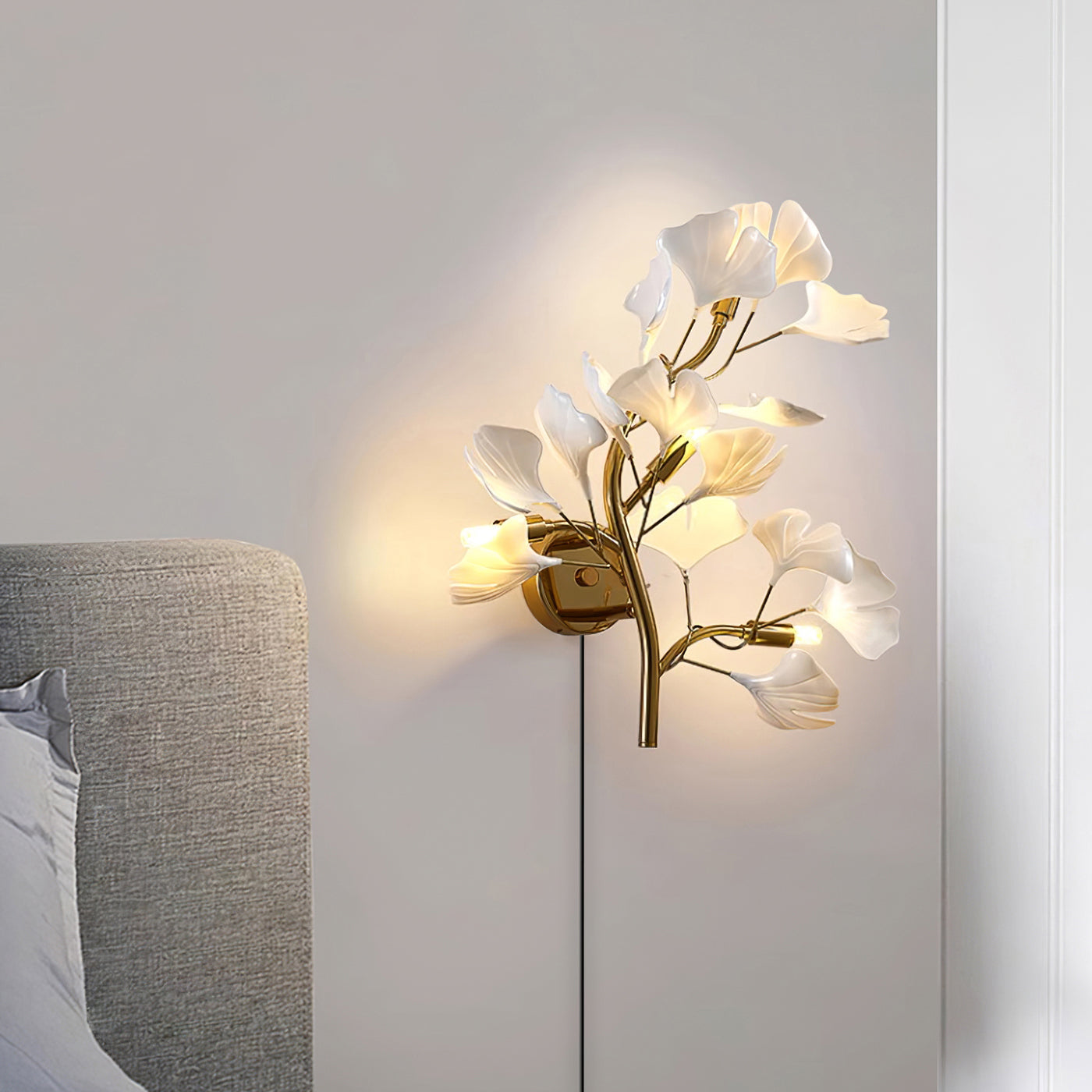 Egiso Flower Wall Light