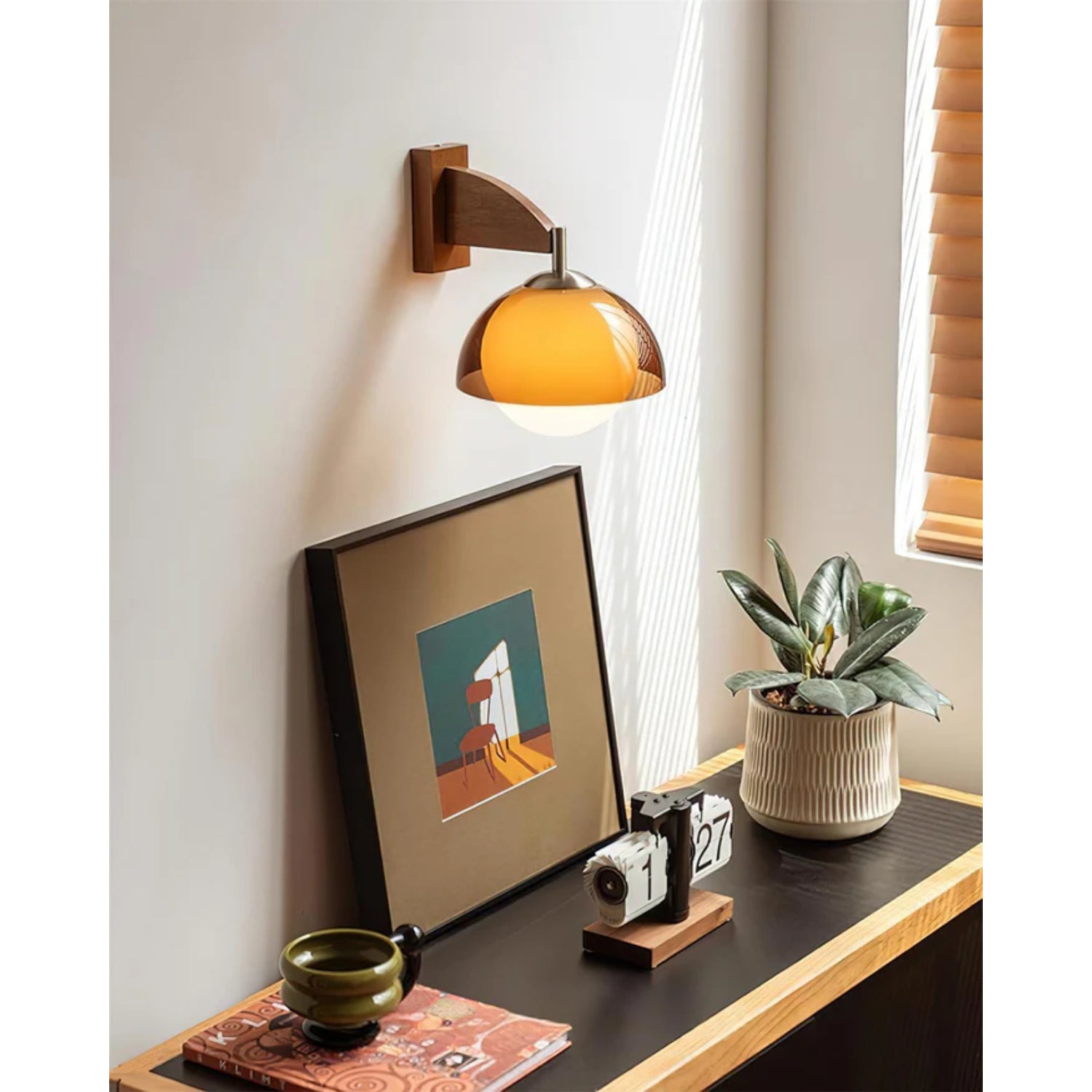 Letova Wall Light