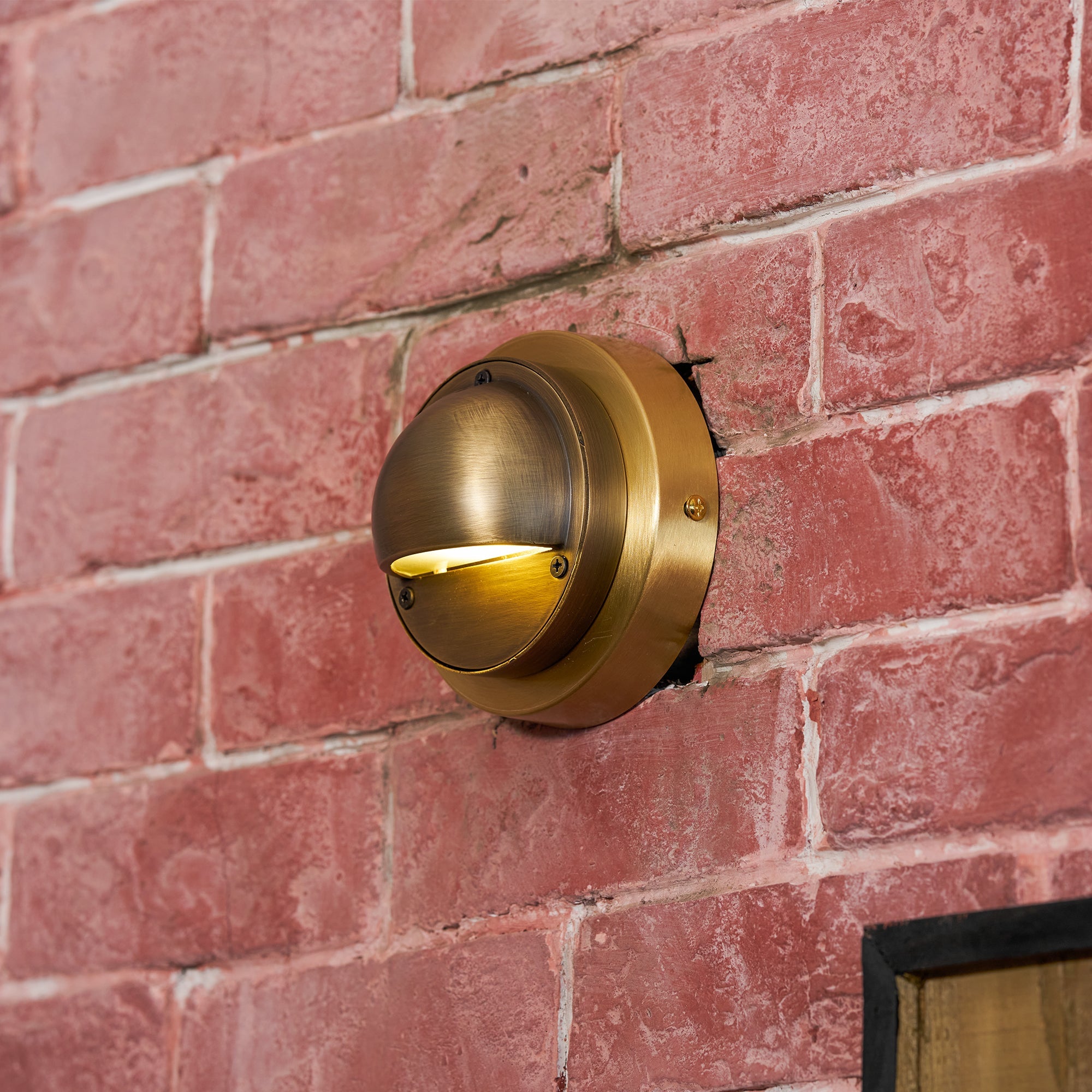 Avenlier Outdoor Wall Light