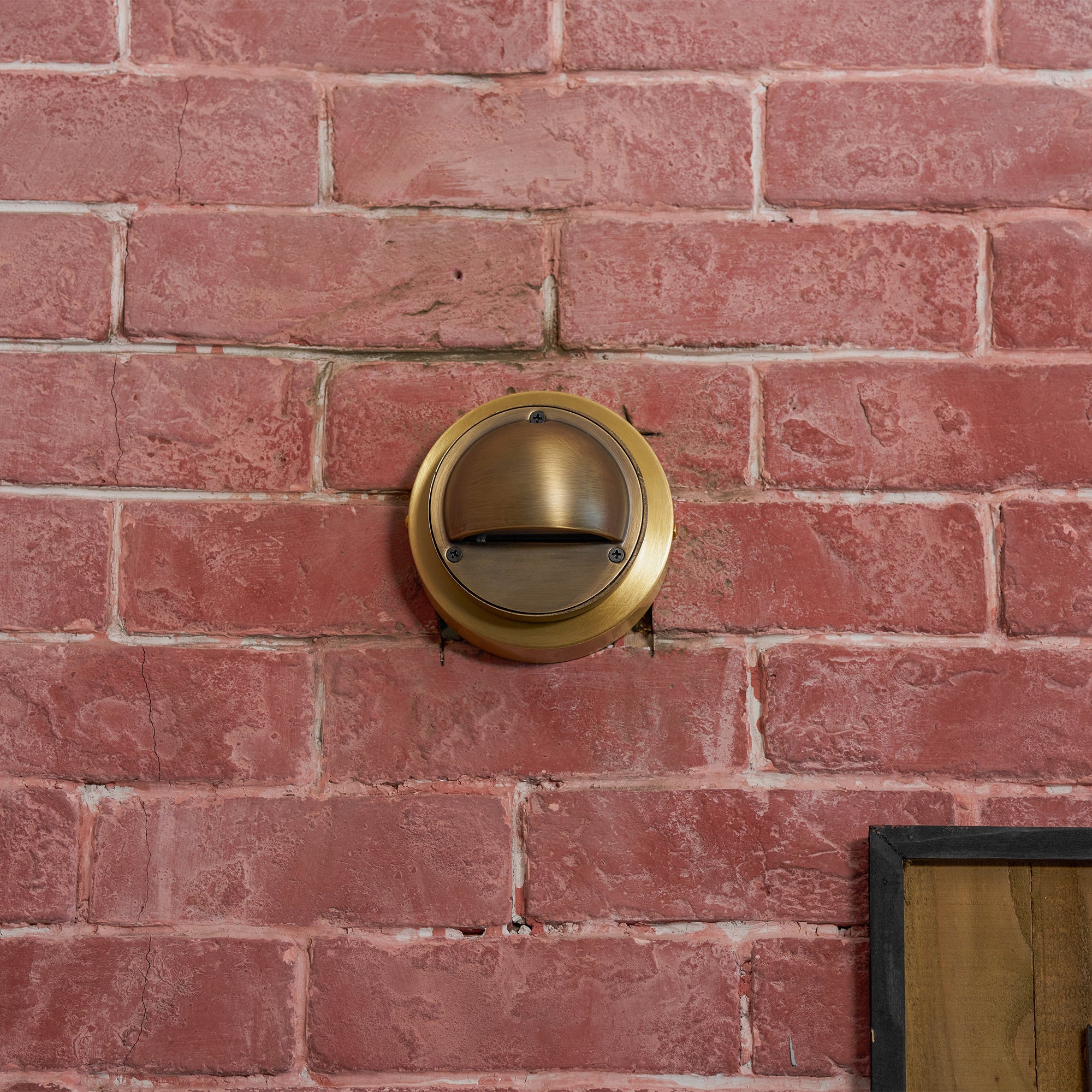 Avenlier Outdoor Wall Light
