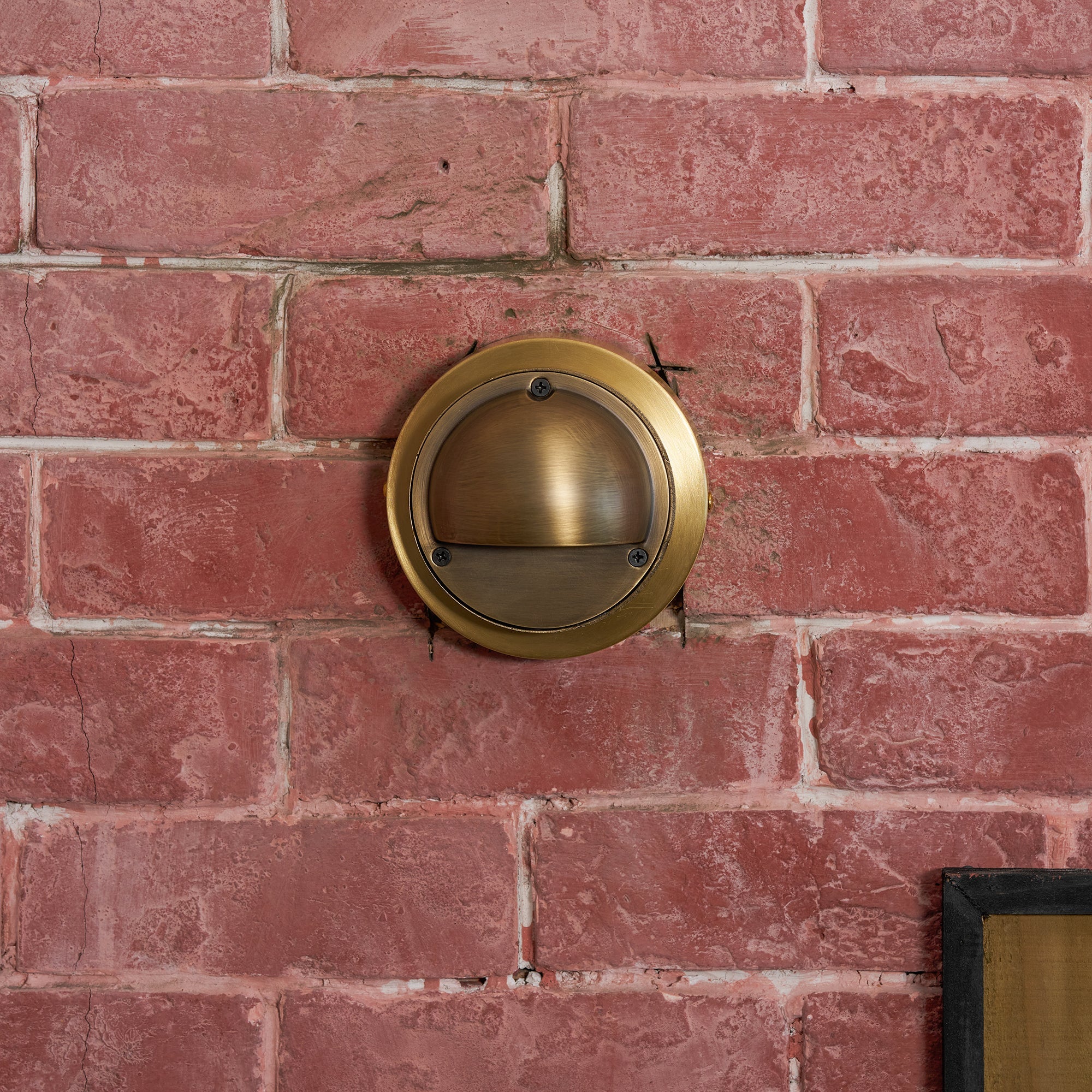 Avenlier Outdoor Wall Light