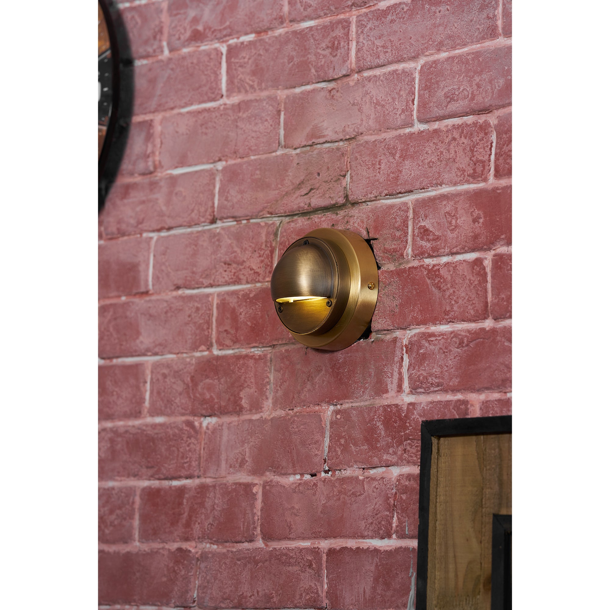 Avenlier Outdoor Wall Light