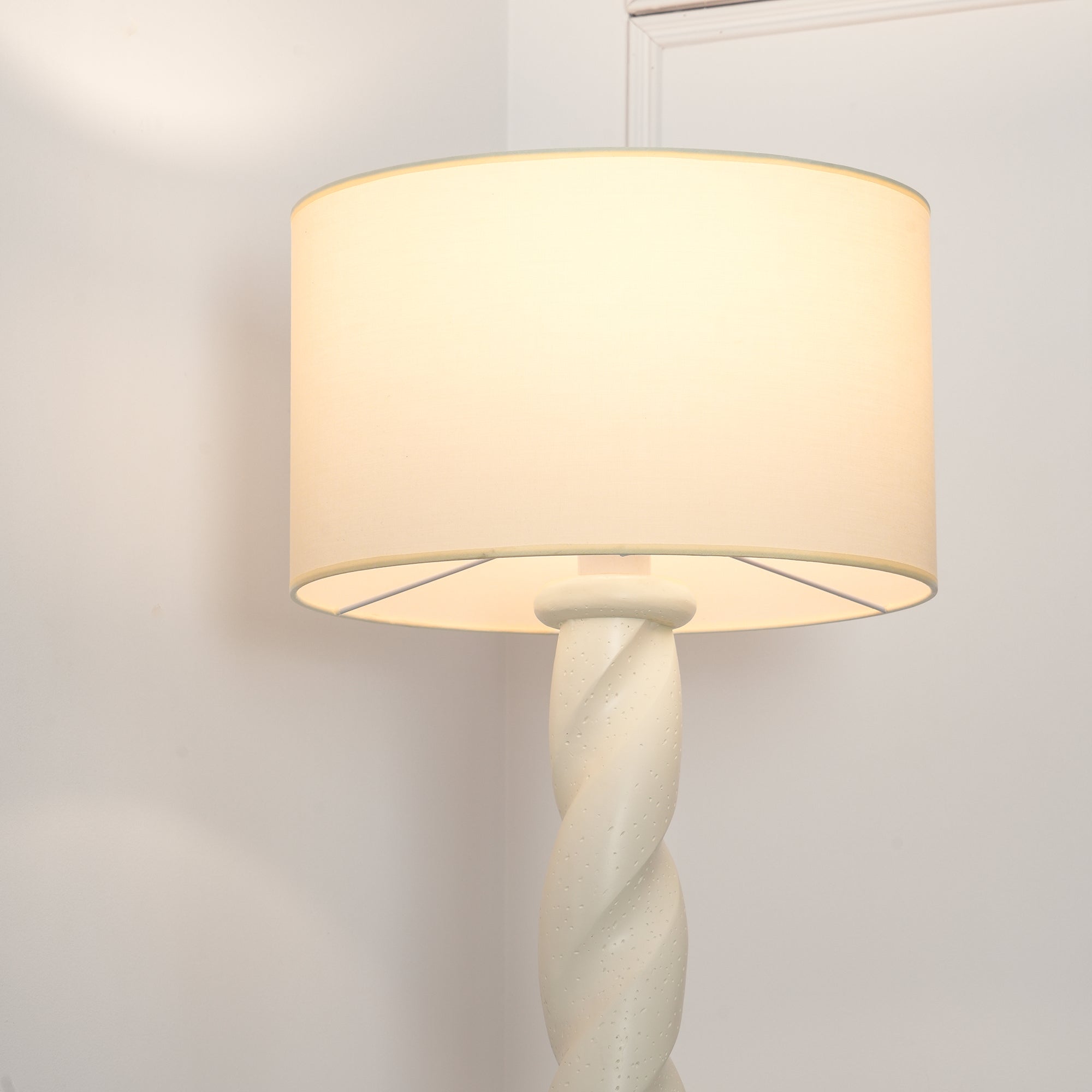 Yesoni Twist Floor Lamp