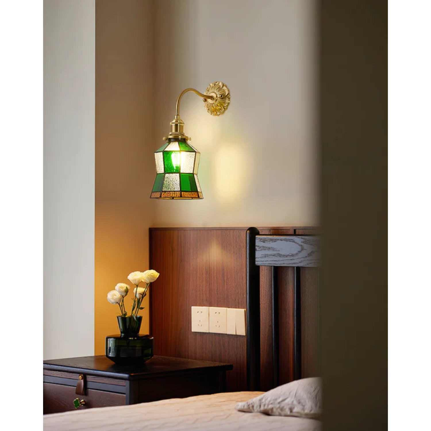 Jovine Tiffany Wall Light