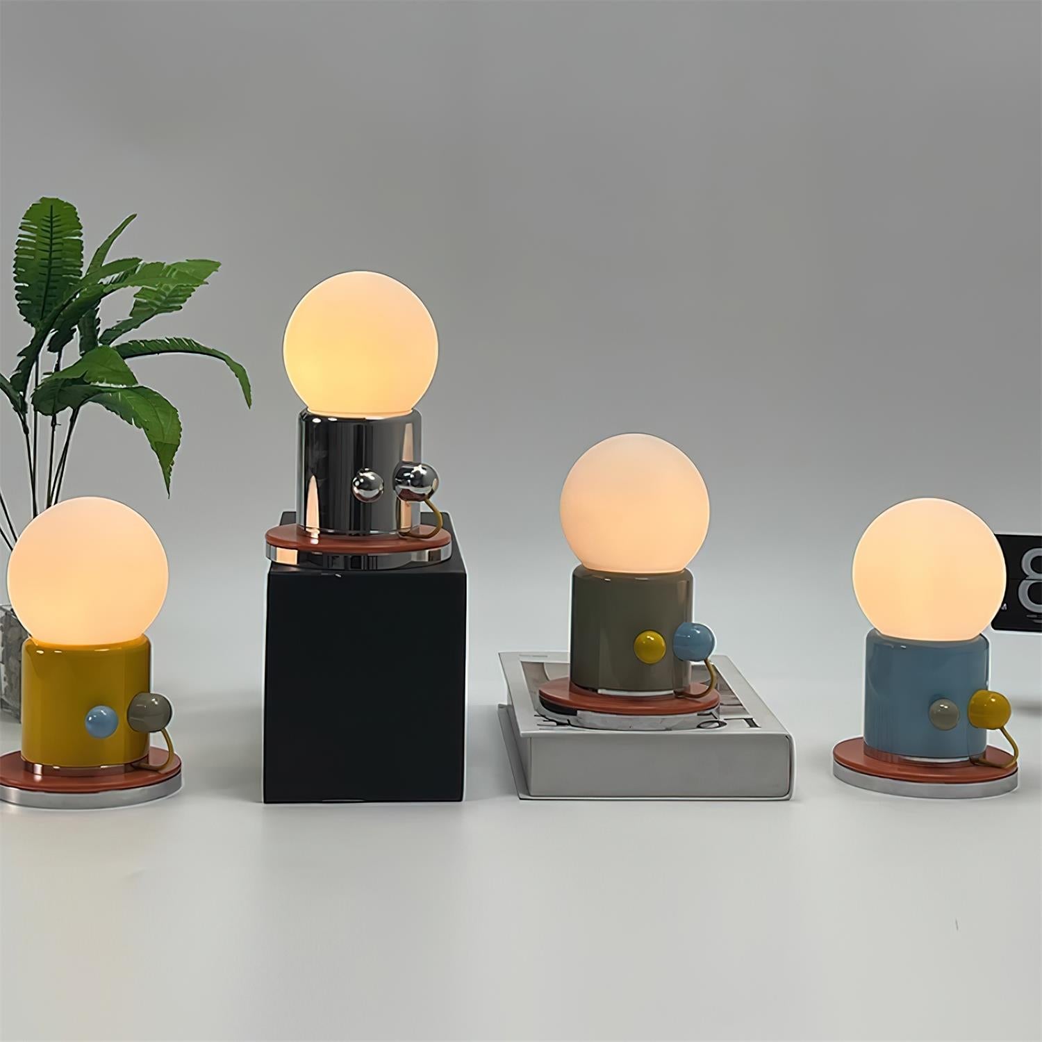 Trivano Table Lamp