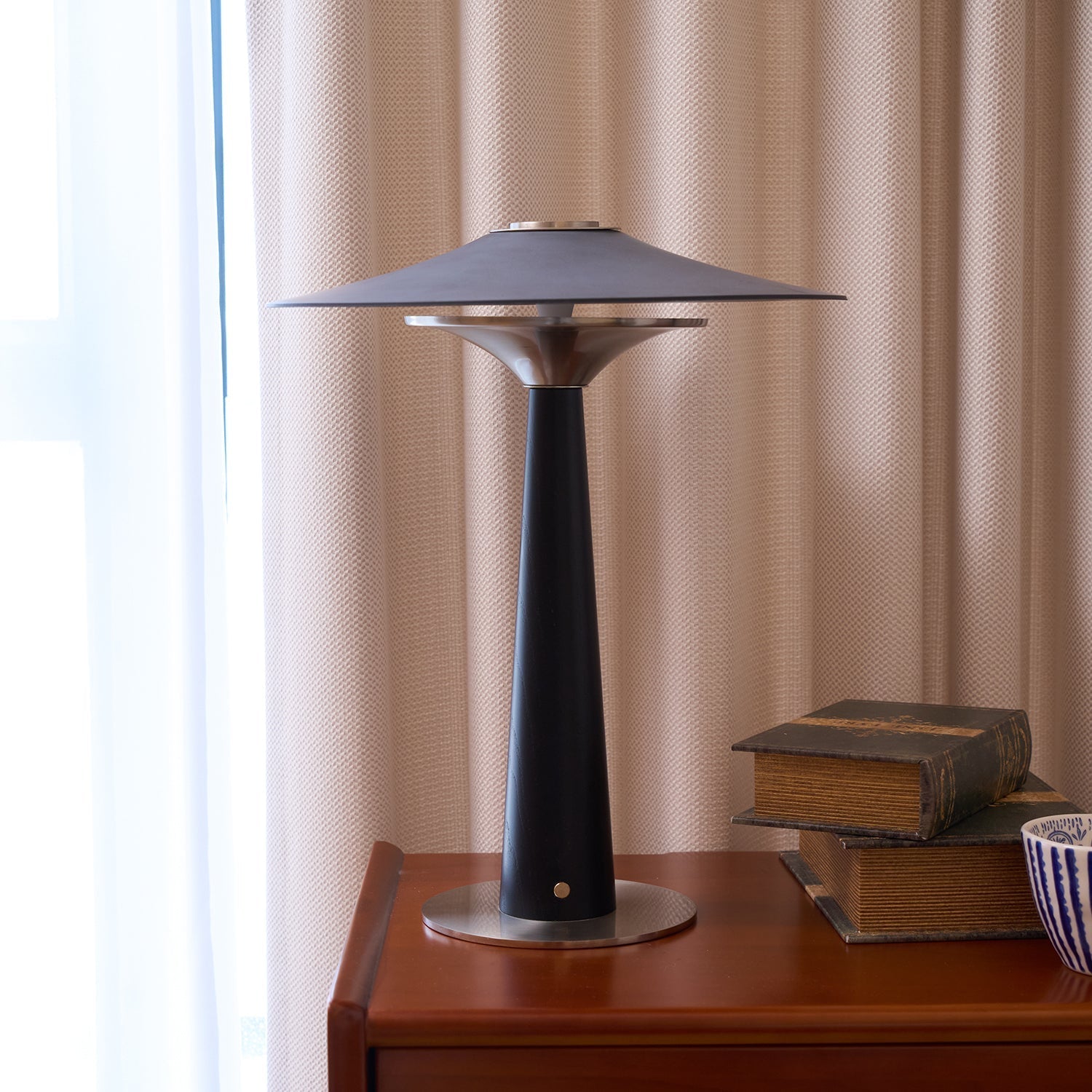 Kizom Table Lamp