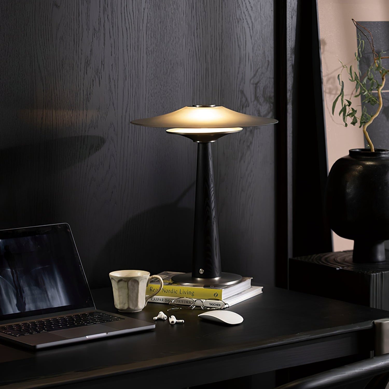 Kizom Table Lamp