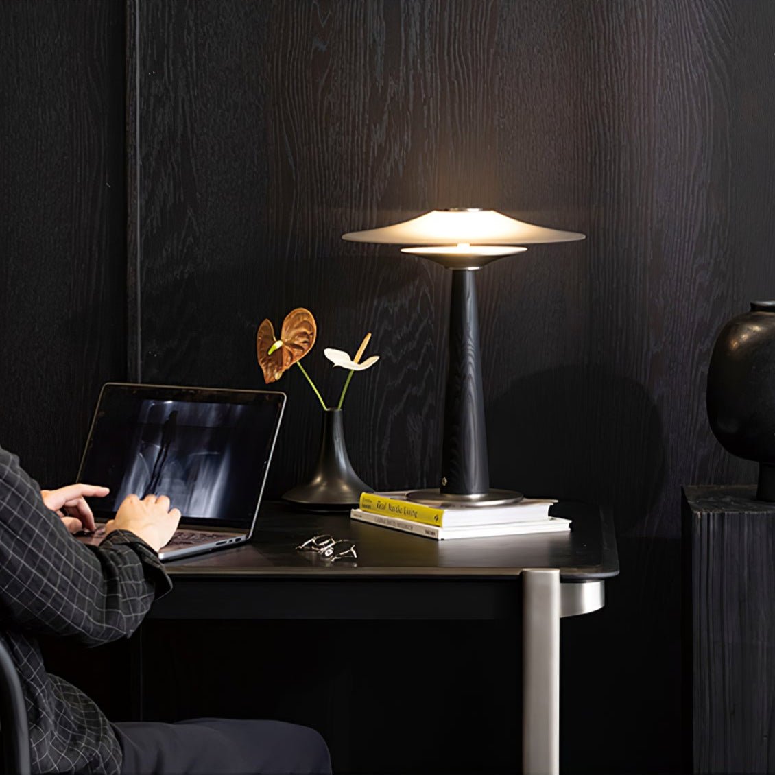 Kizom Table Lamp