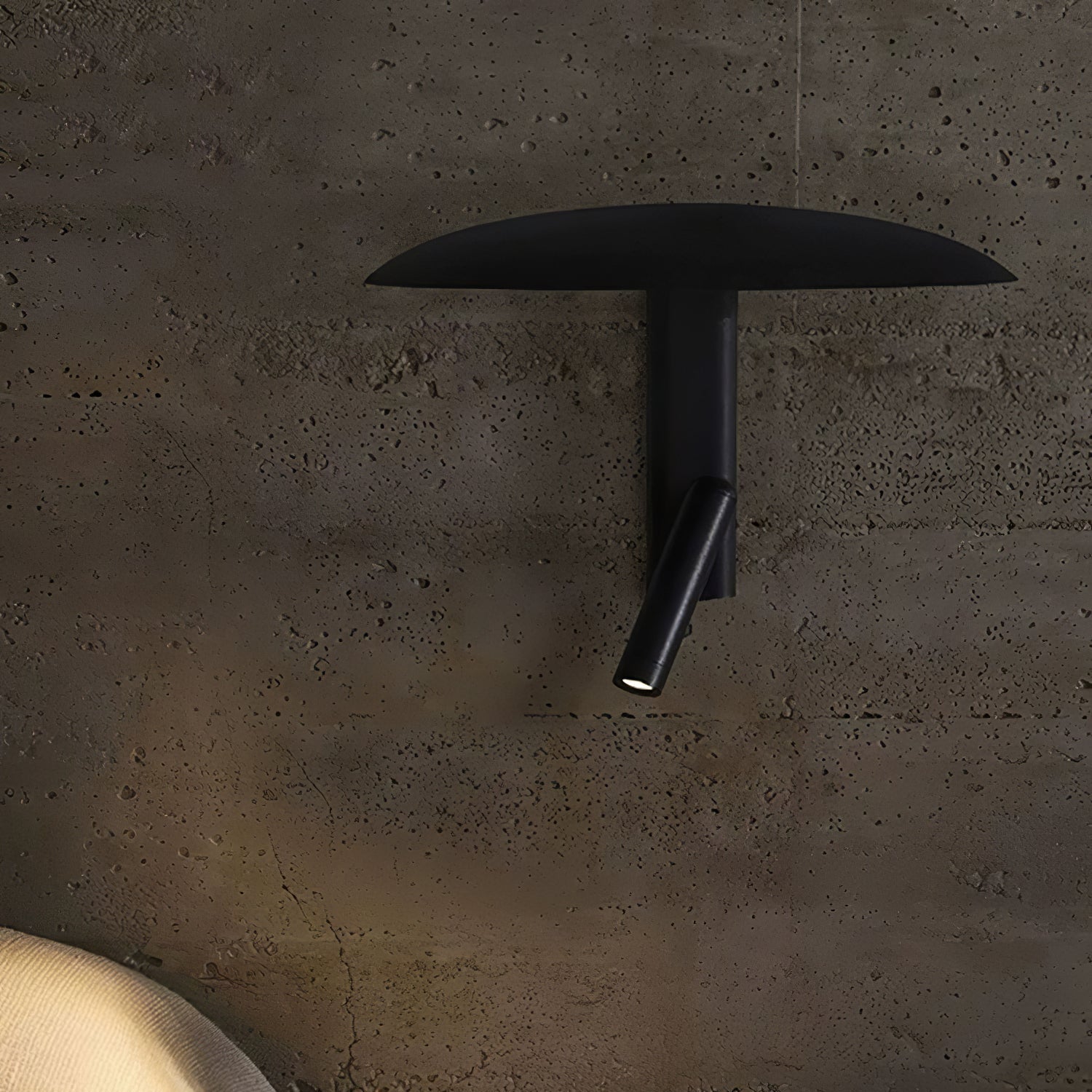 Kelzan Wall Light