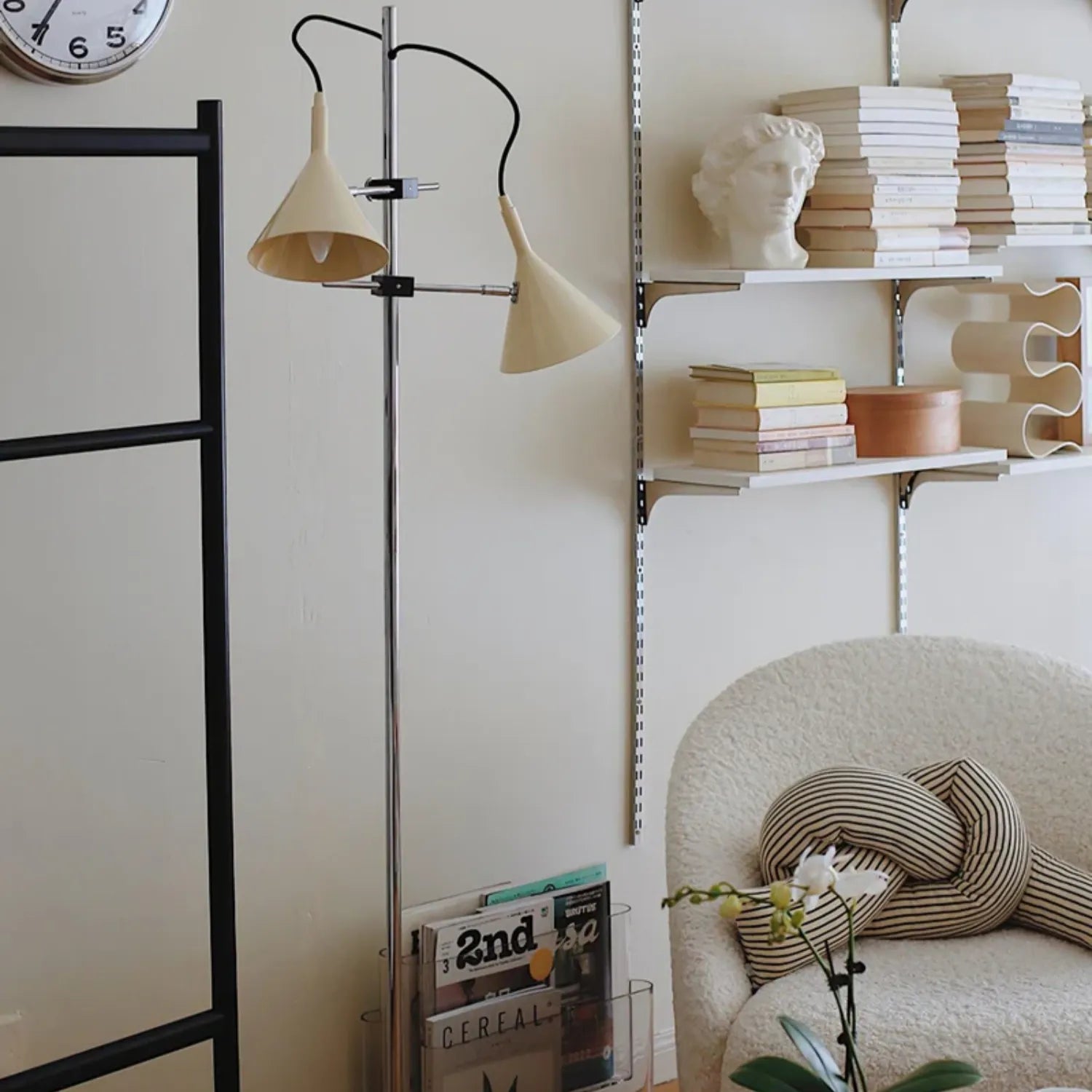 Latios Floor Lamp