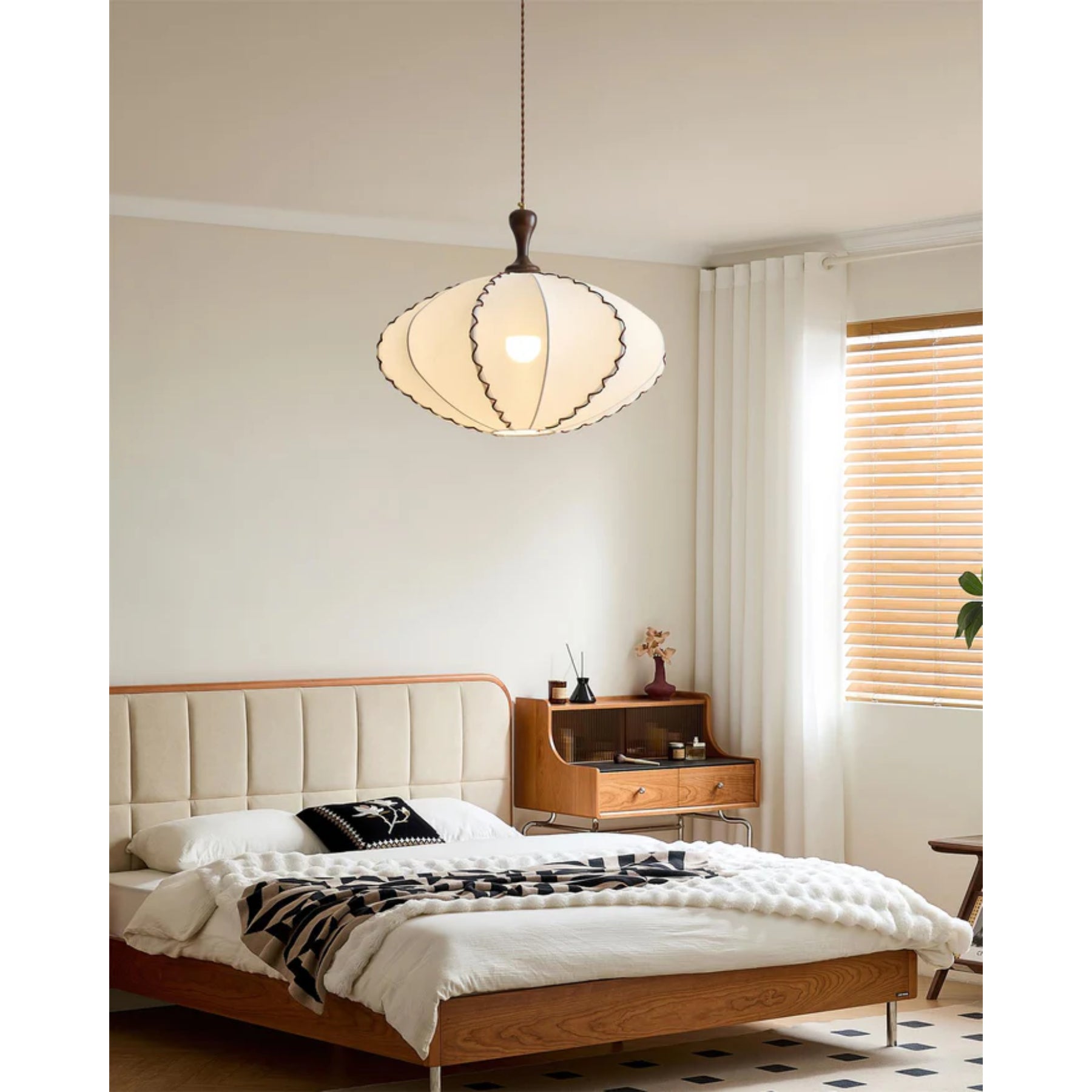 Lemucian Pendant Light