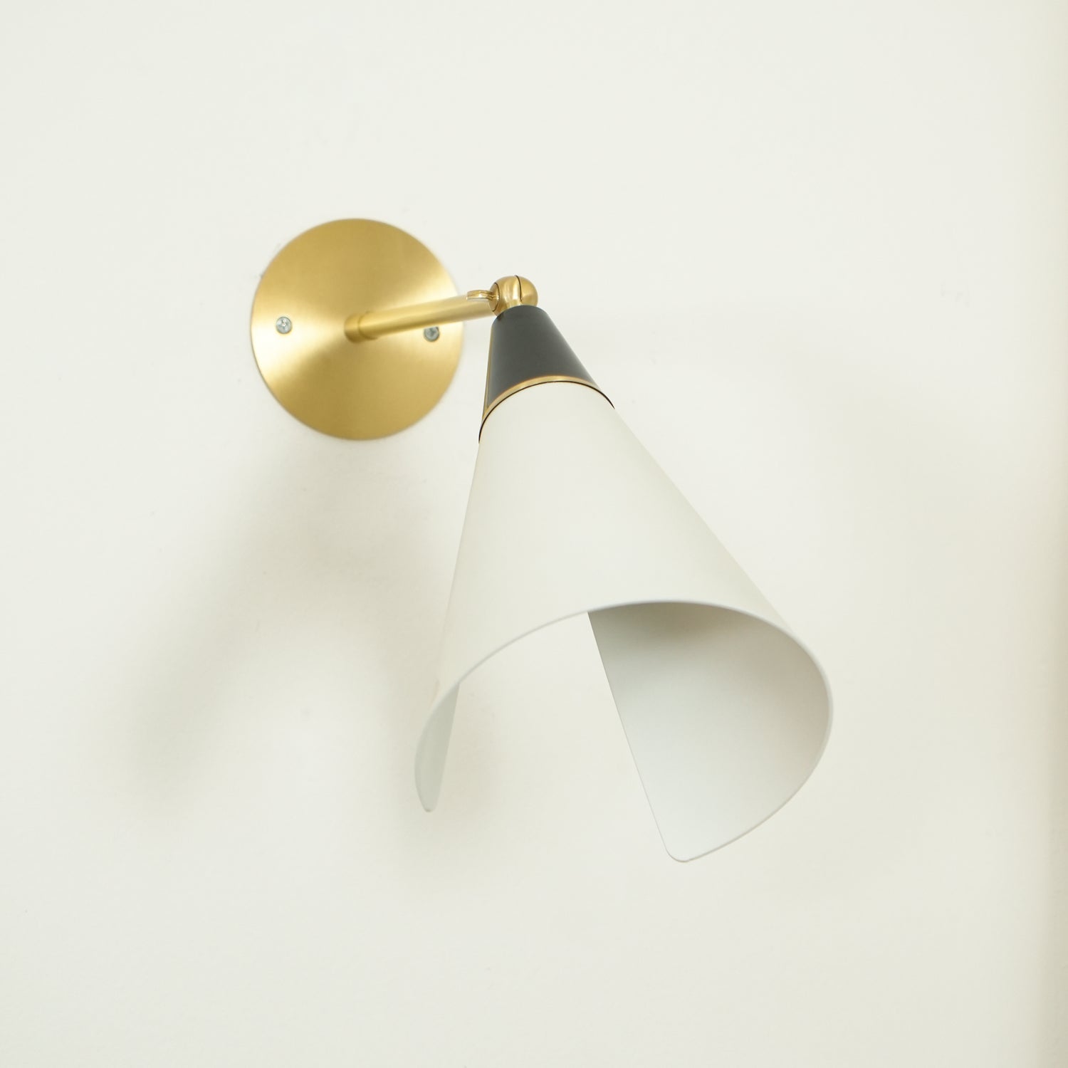 Mauge Wall Light