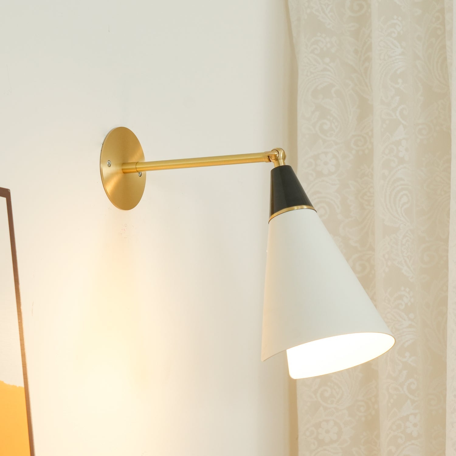 Mauge Wall Light