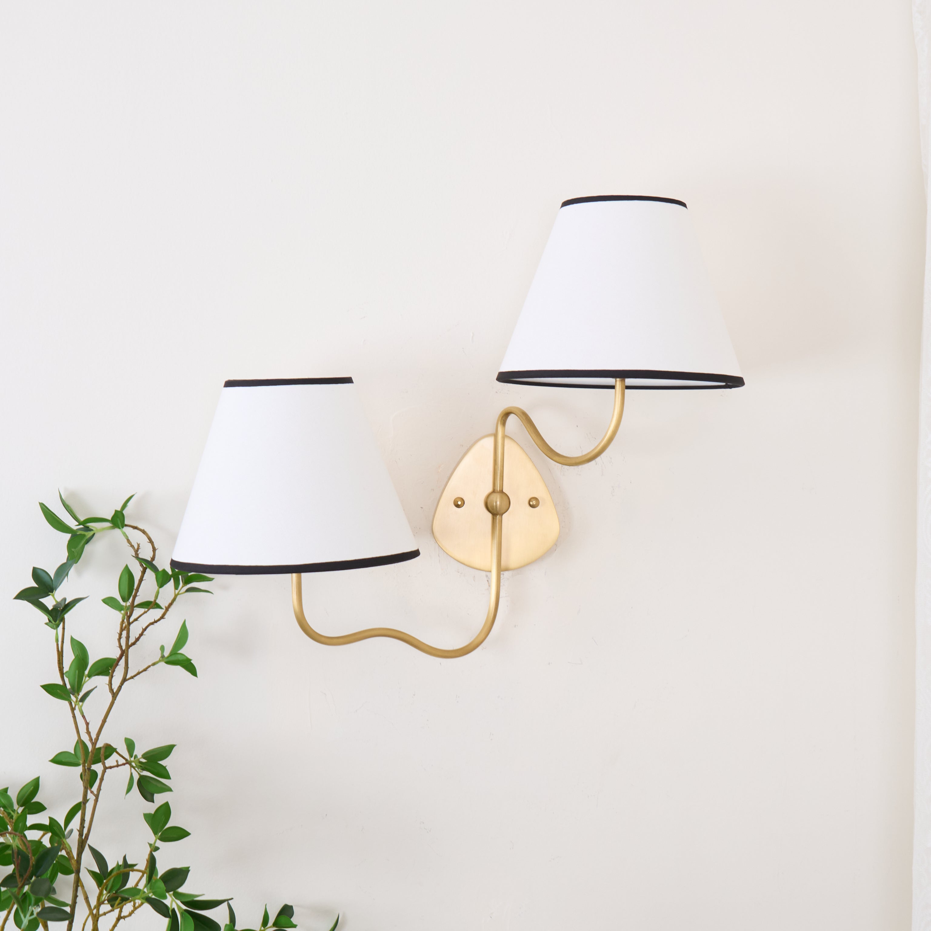 Wynnus Wall Light