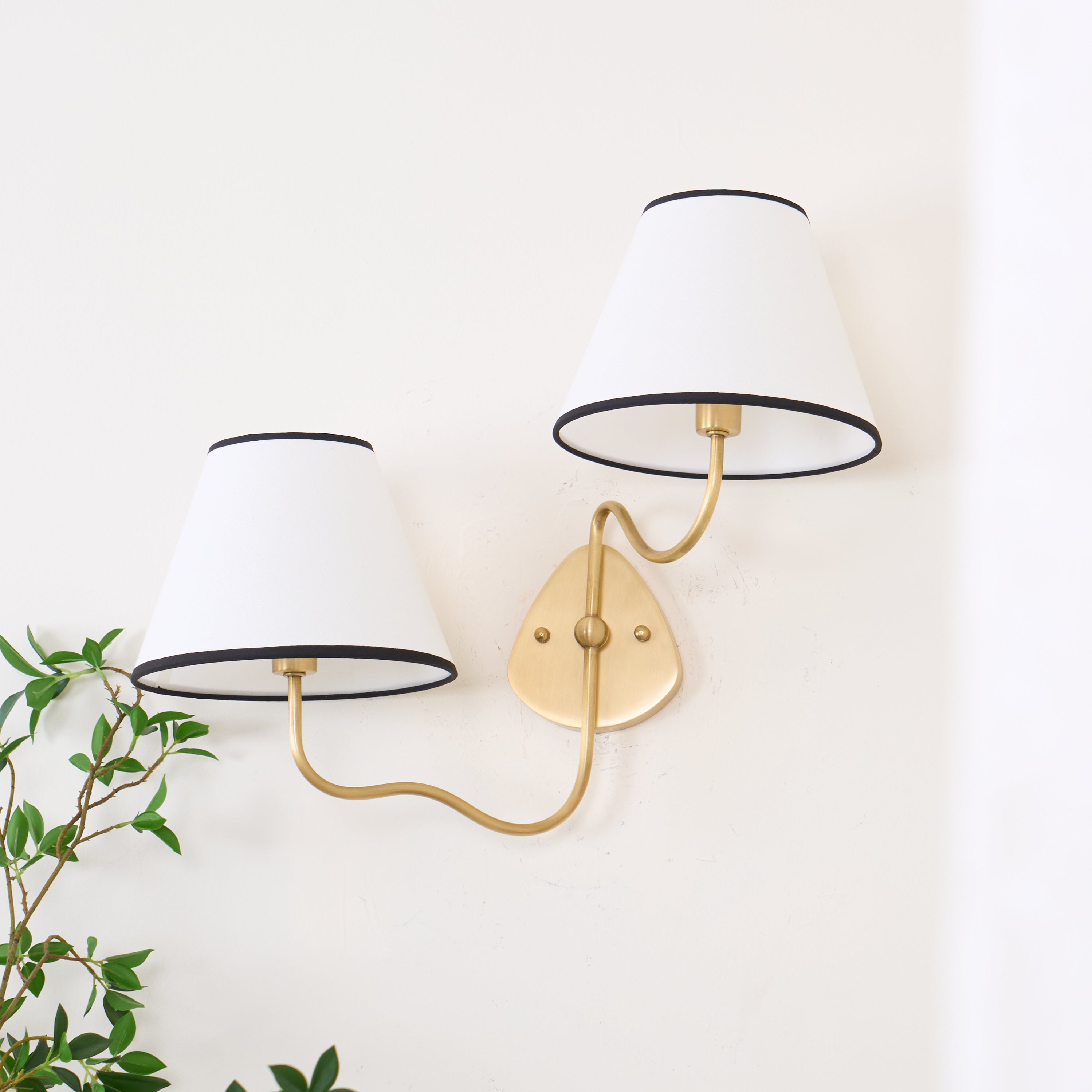 Wynnus Wall Light