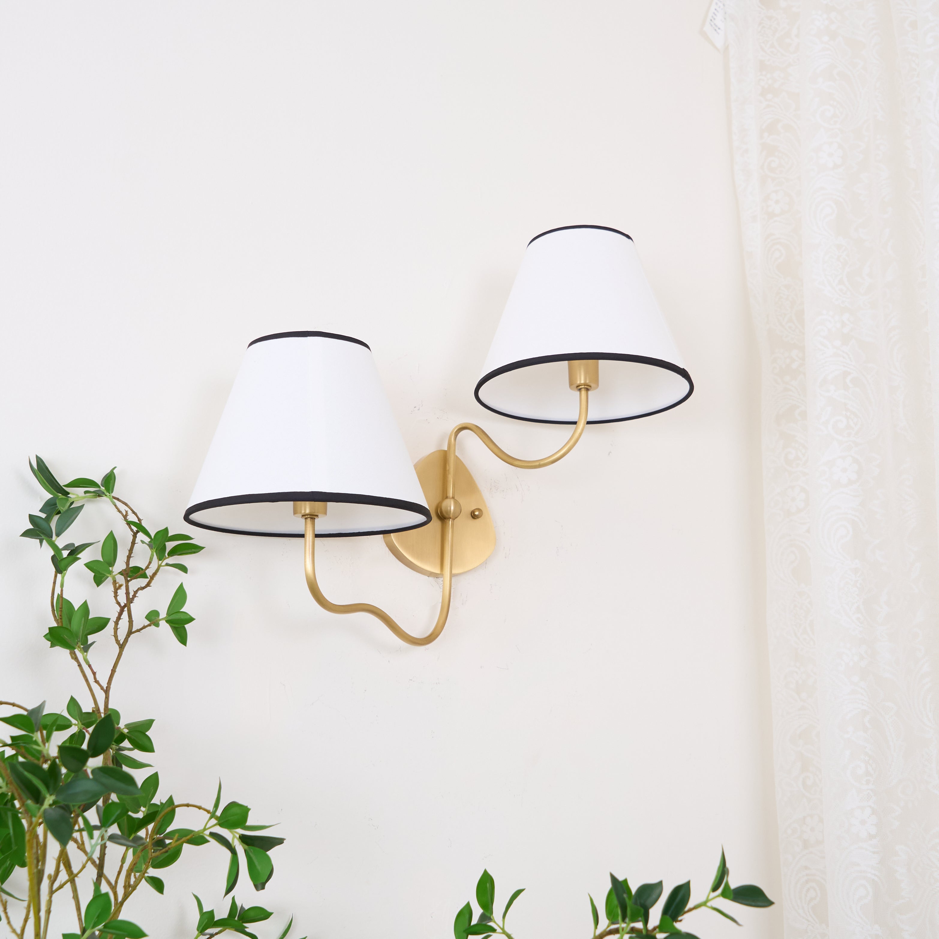 Wynnus Wall Light