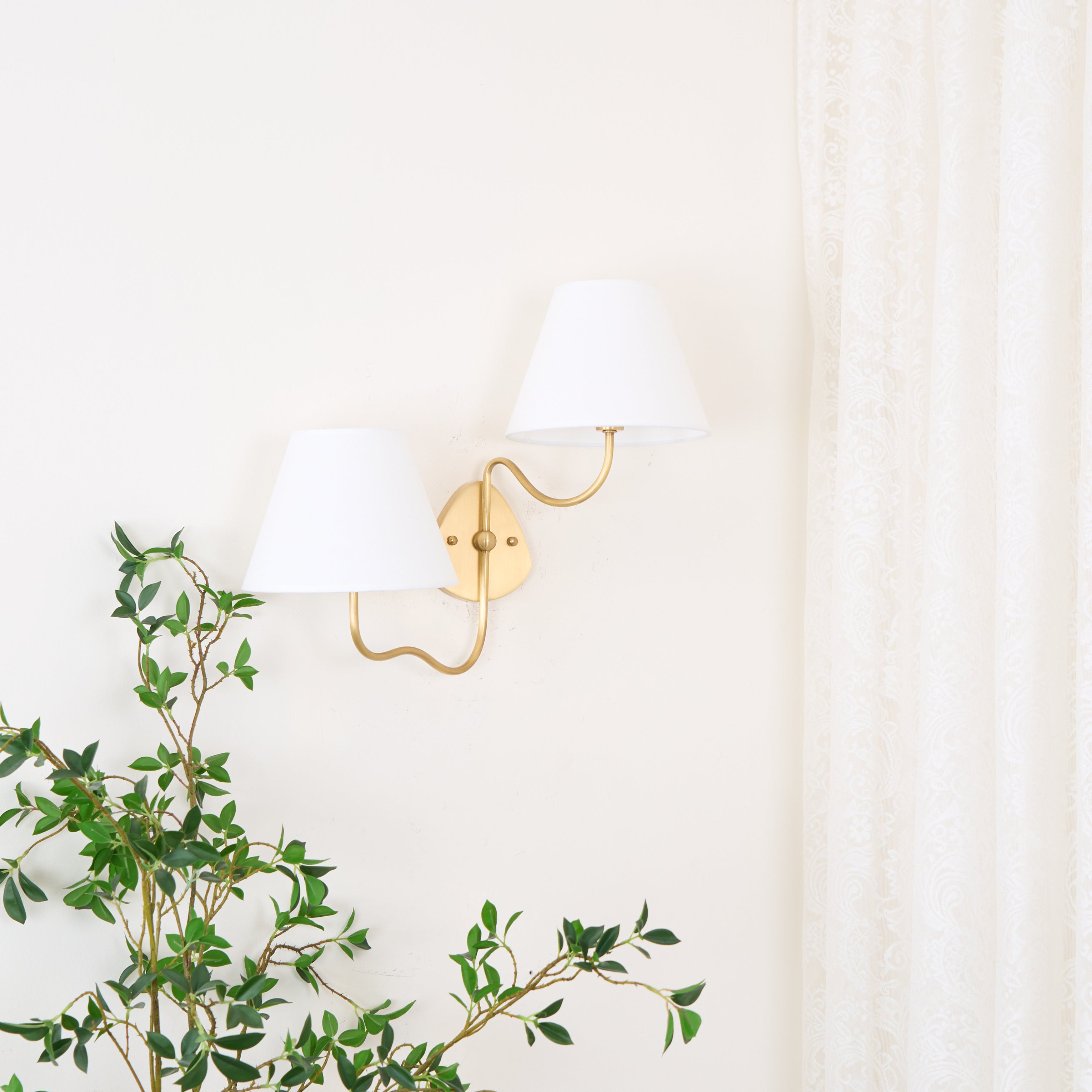 Wynnus Wall Light