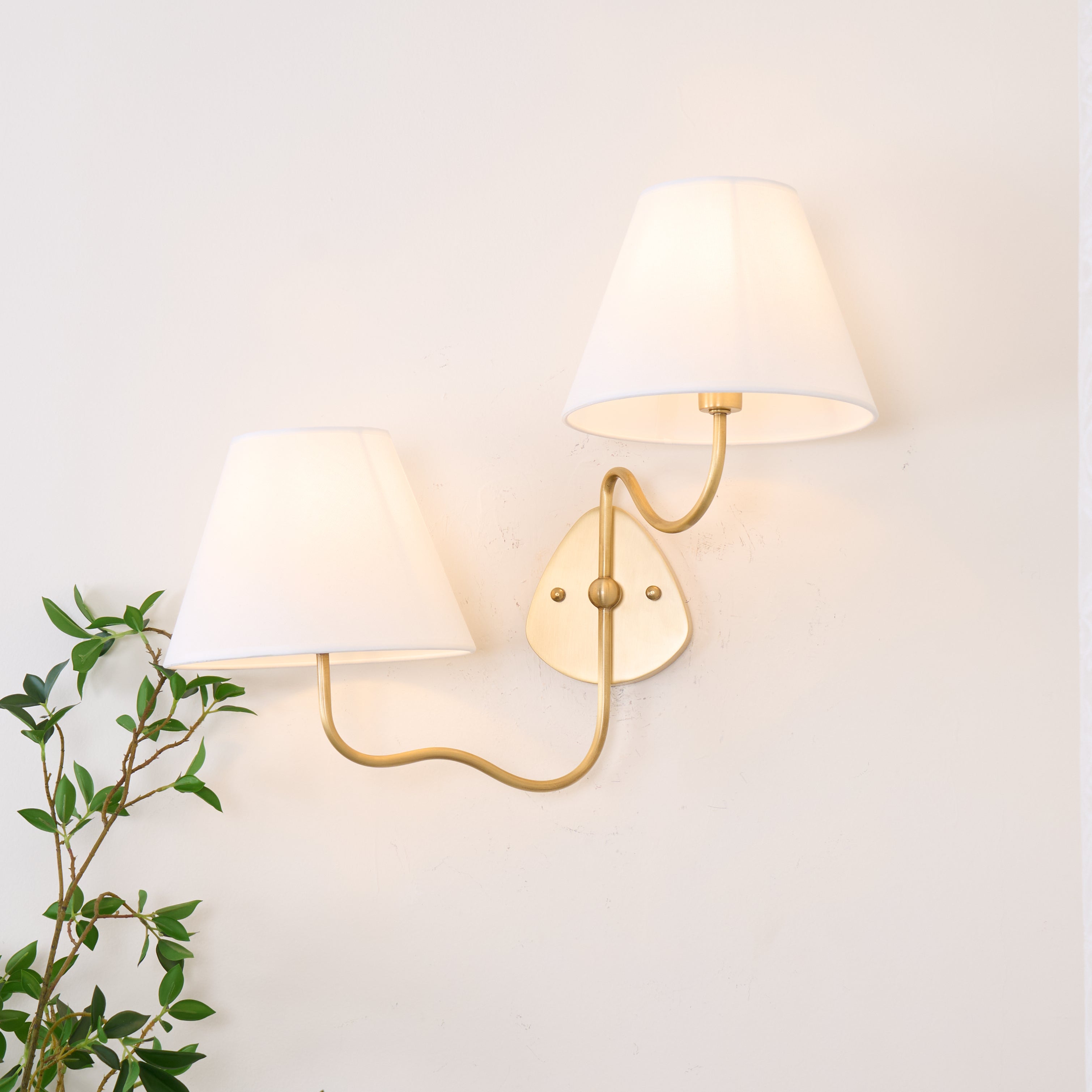 Wynnus Wall Light
