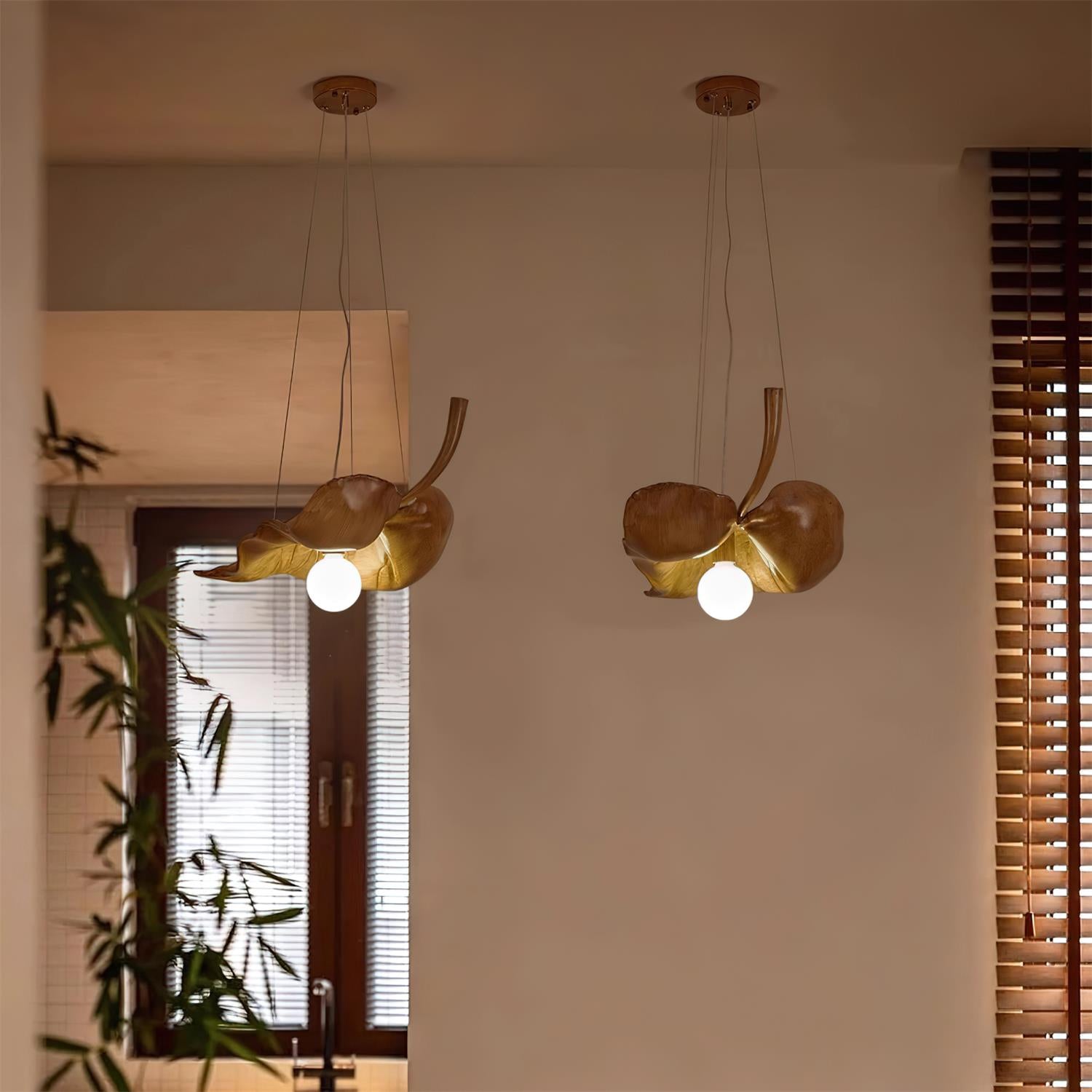 Masepol Leaf Pendant Light
