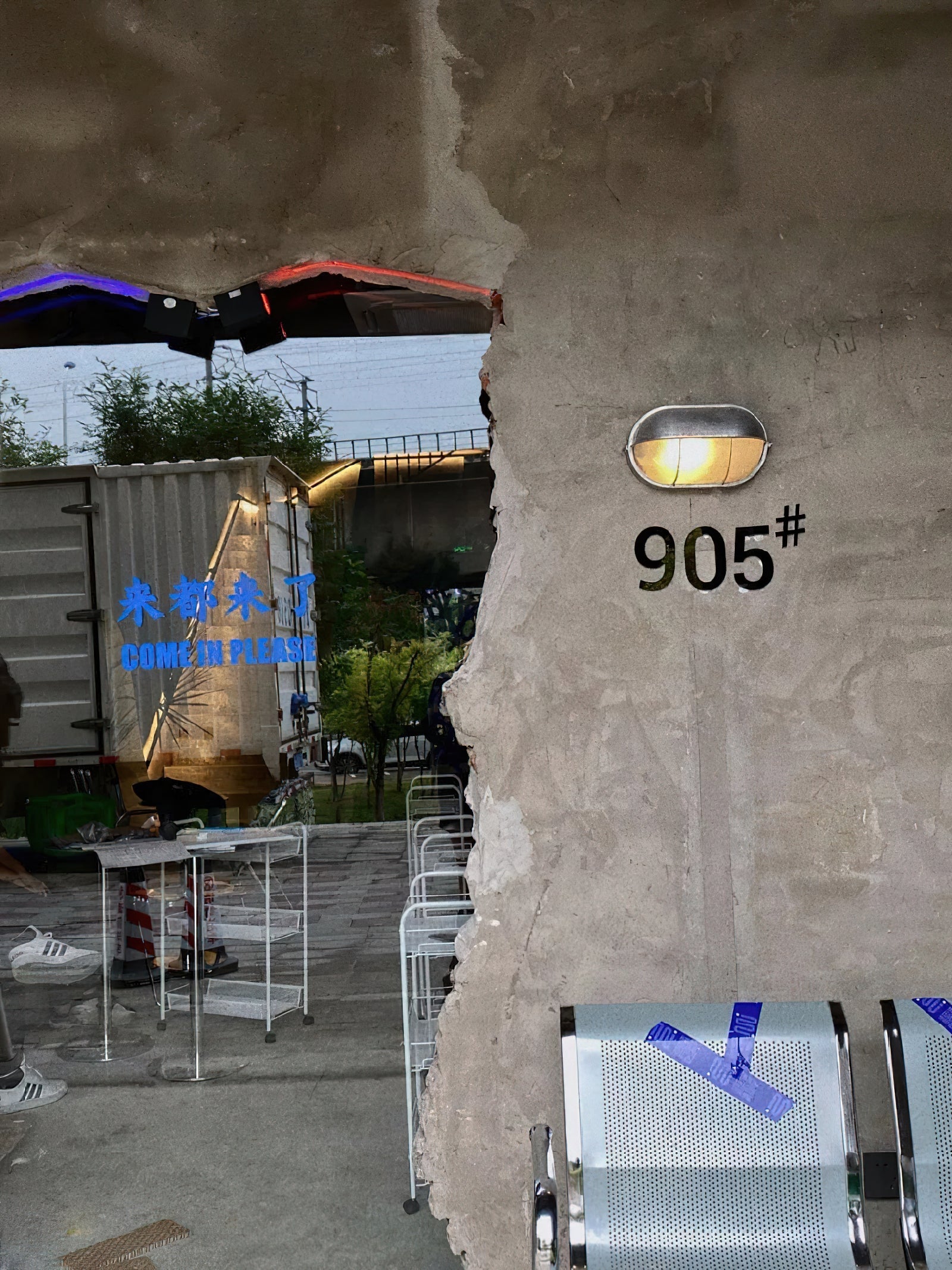 Eldroia Outdoor Wall Light