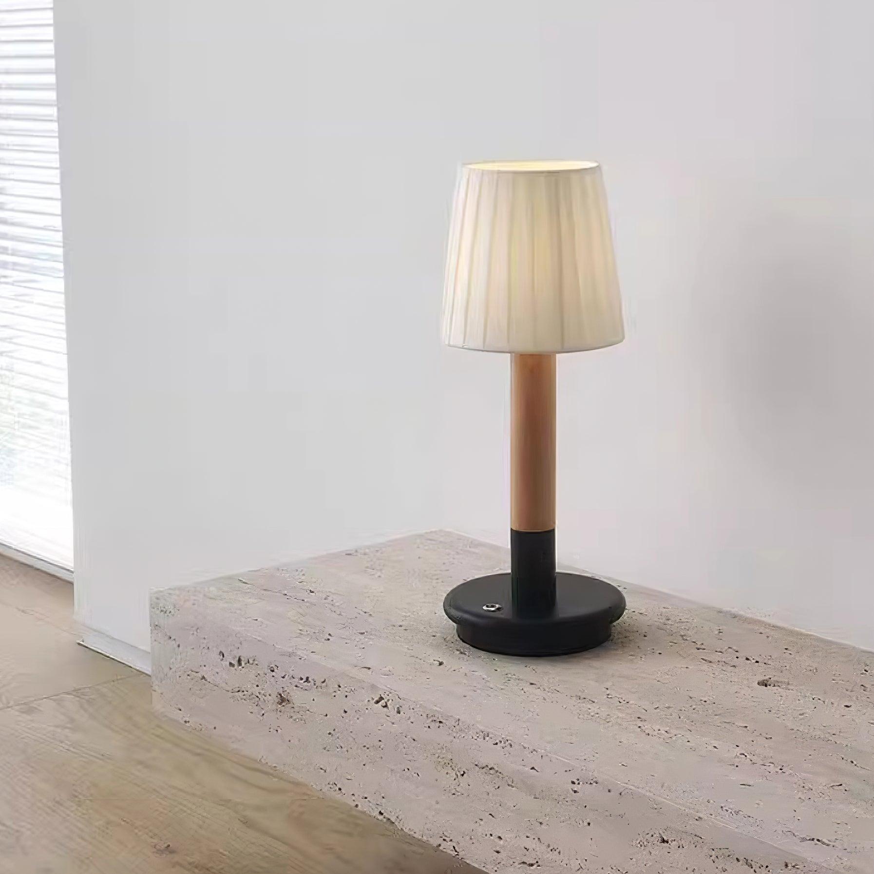 Quarivo Table Lamp