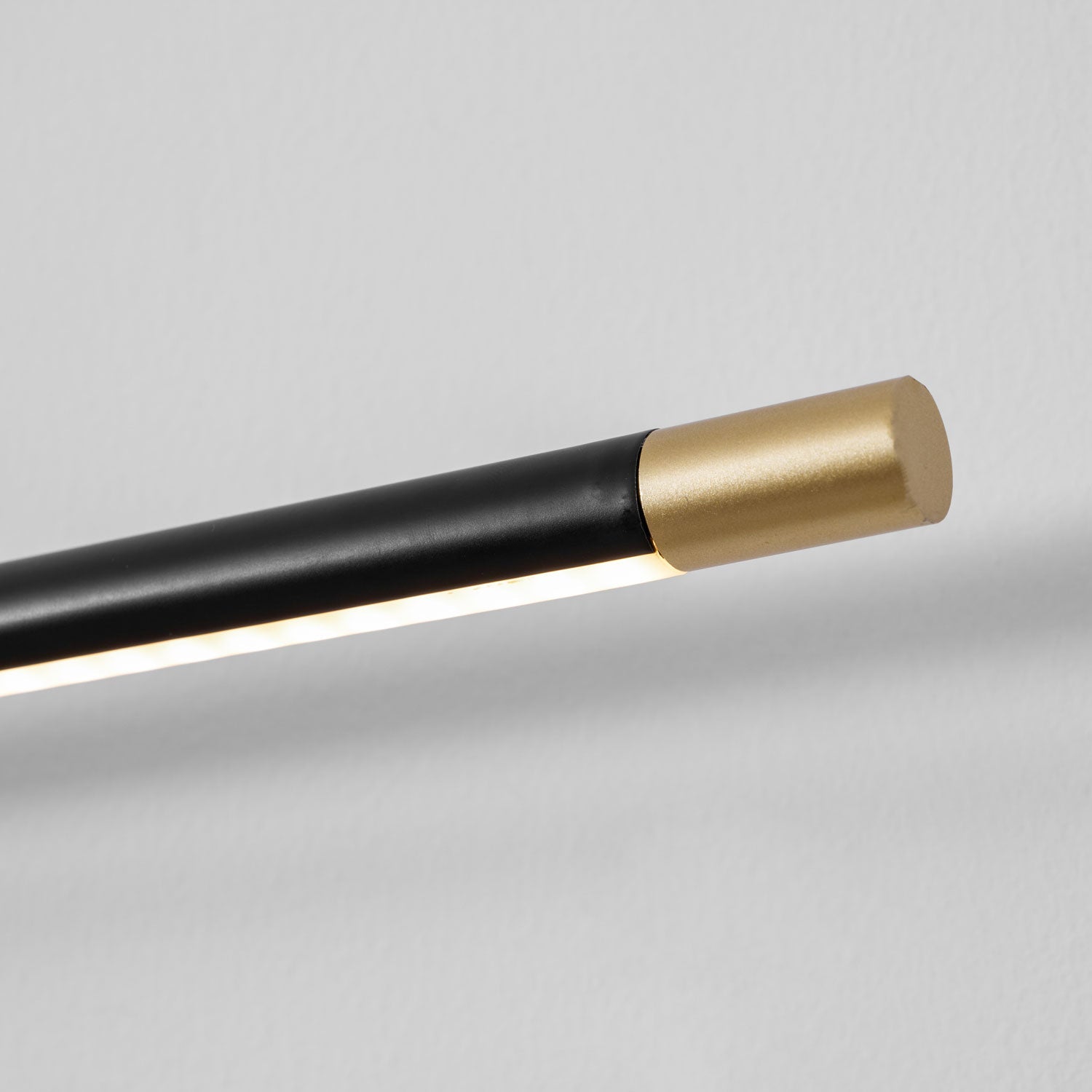 Reyton Rechargable Linear Wall Light