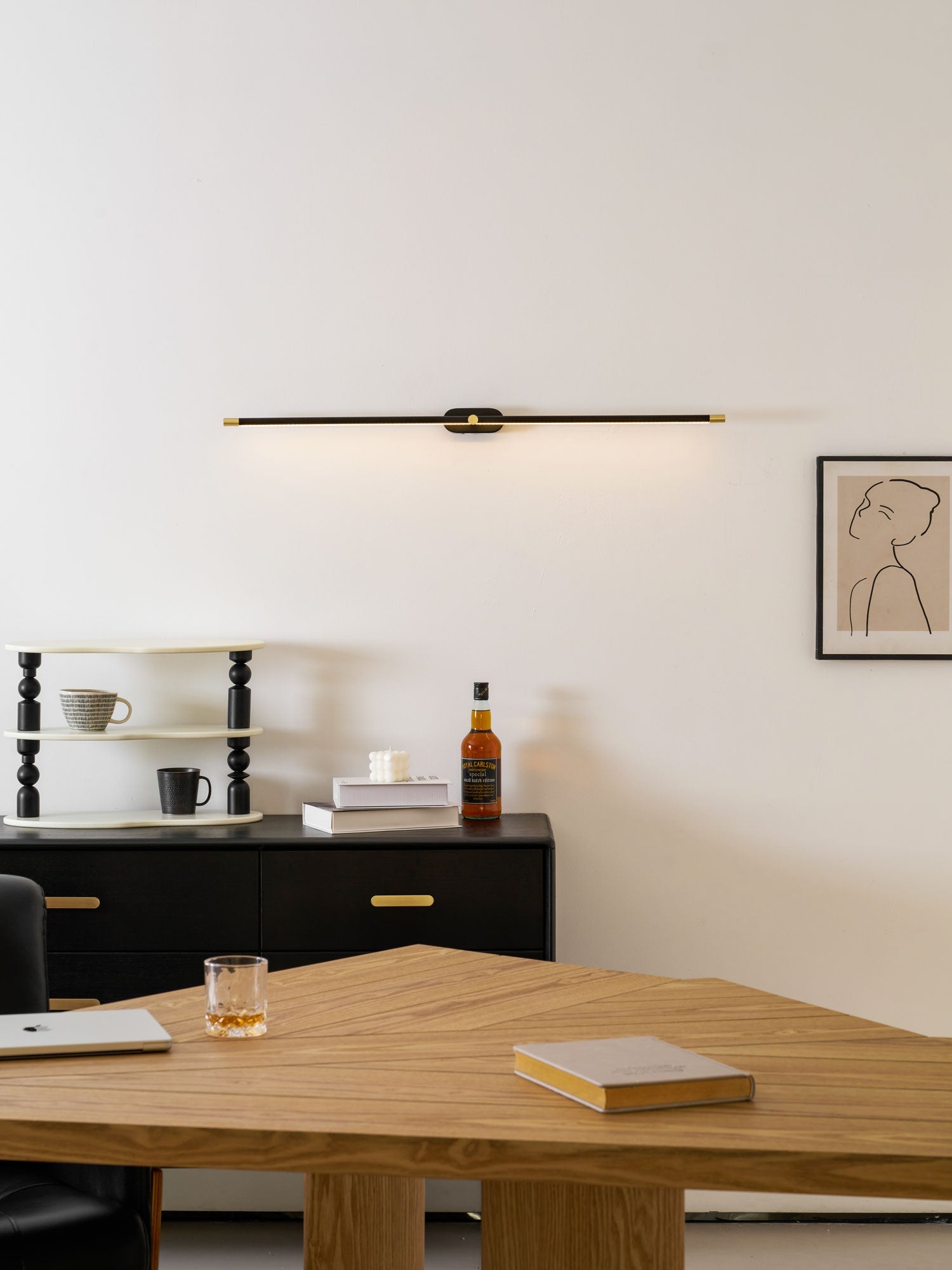 Reyton Rechargable Linear Wall Light