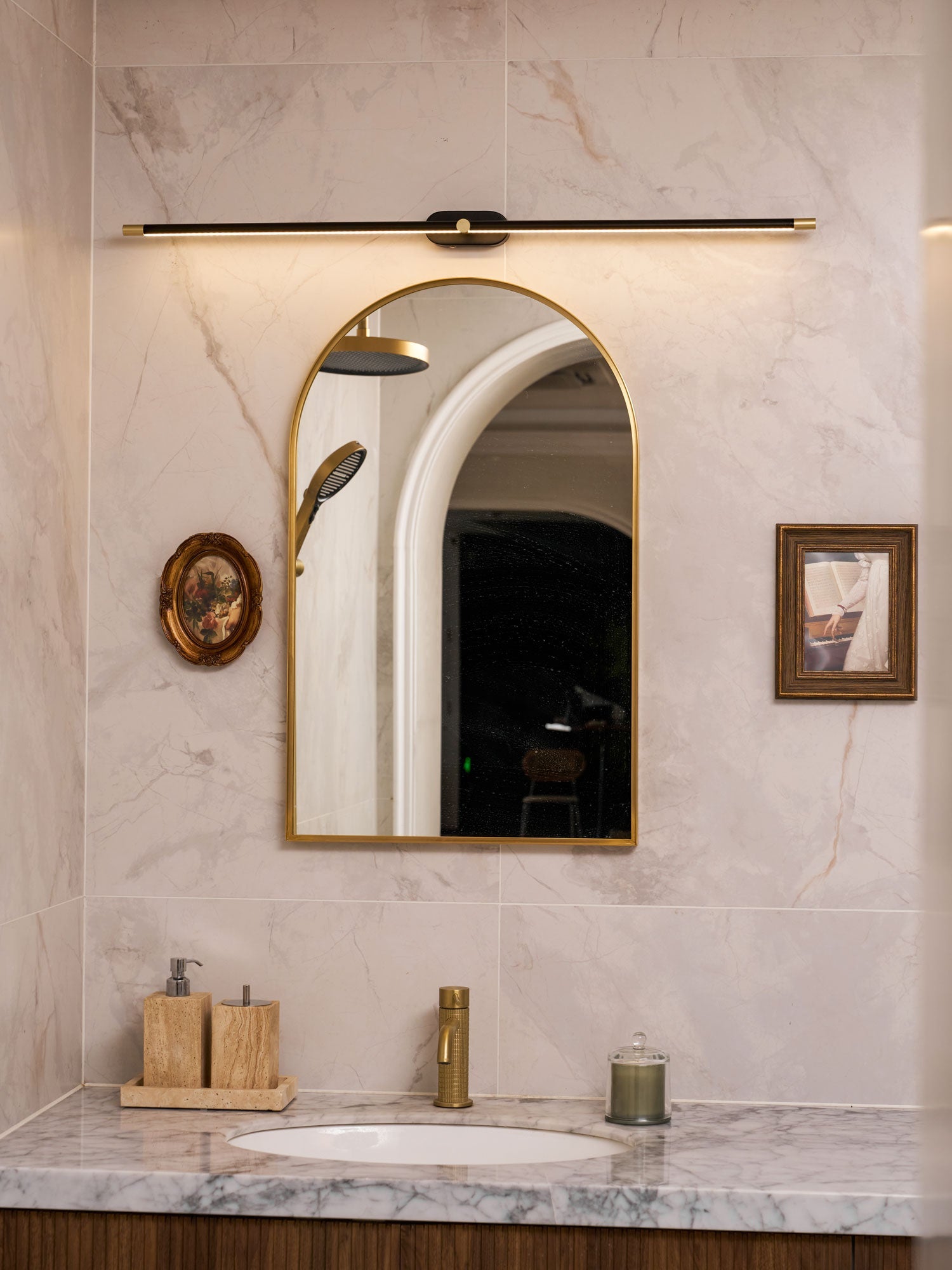 Reyton Rechargable Linear Wall Light