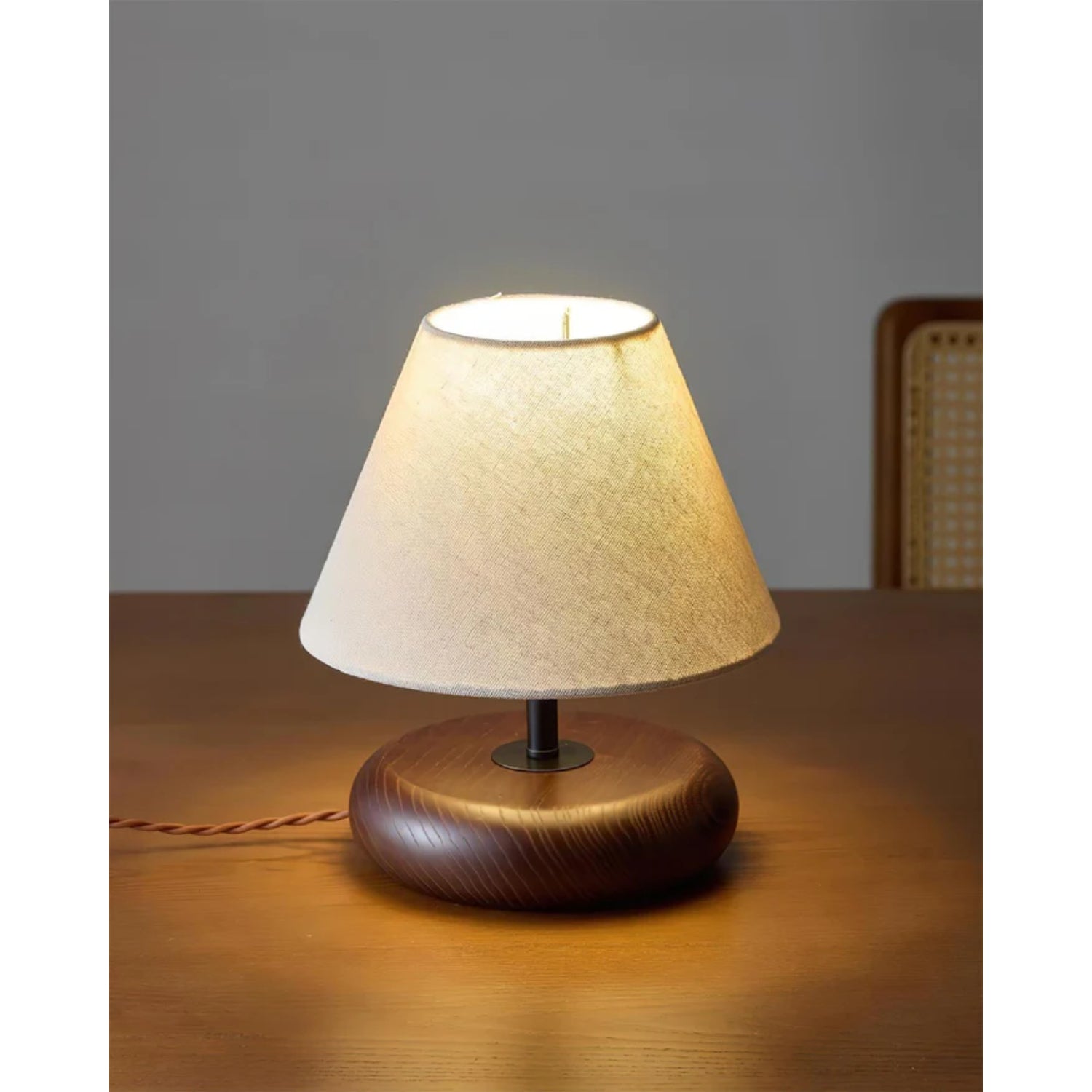 Omelvi Table Lamp