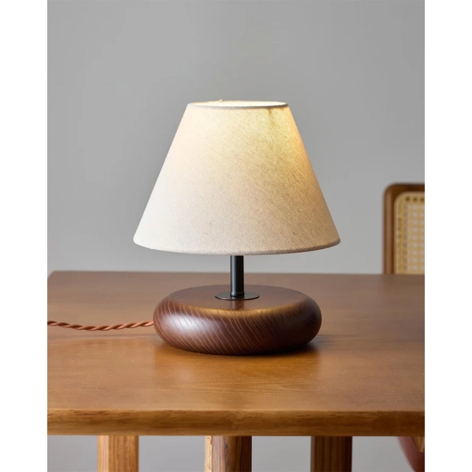 Omelvi Table Lamp