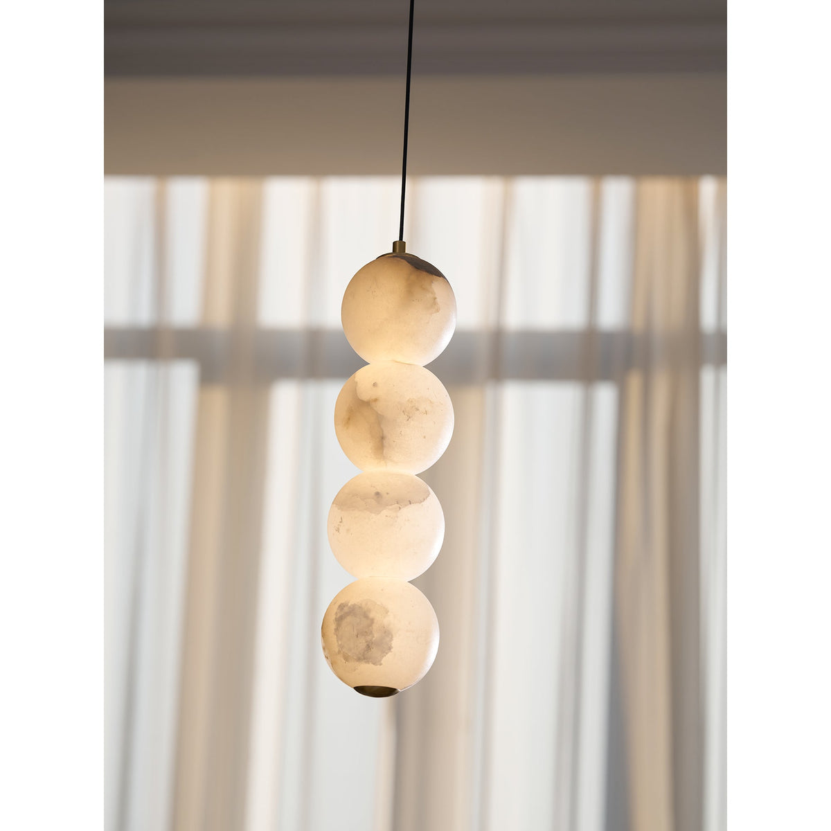 Zorvaan Globe Pendant Light