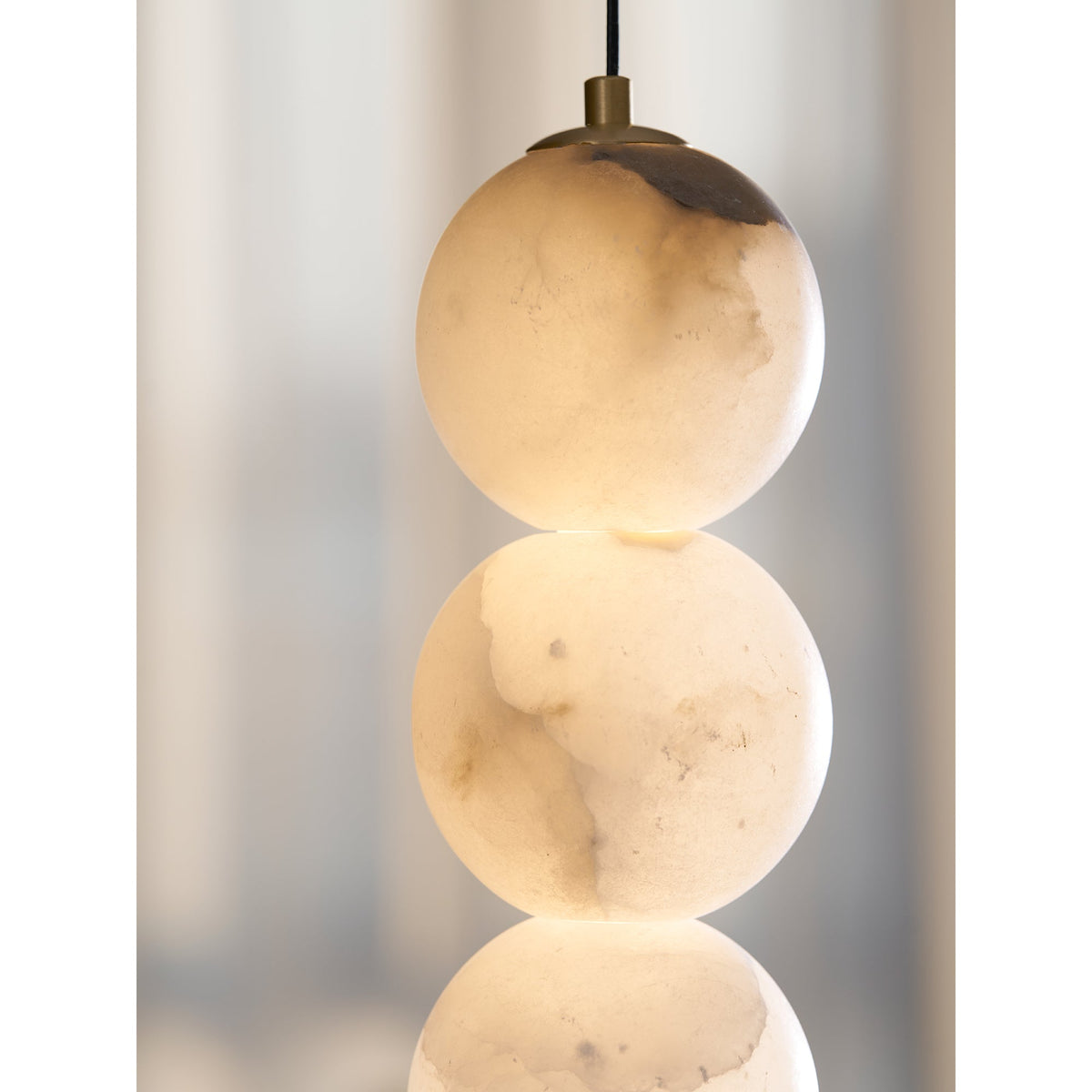 Zorvaan Globe Pendant Light