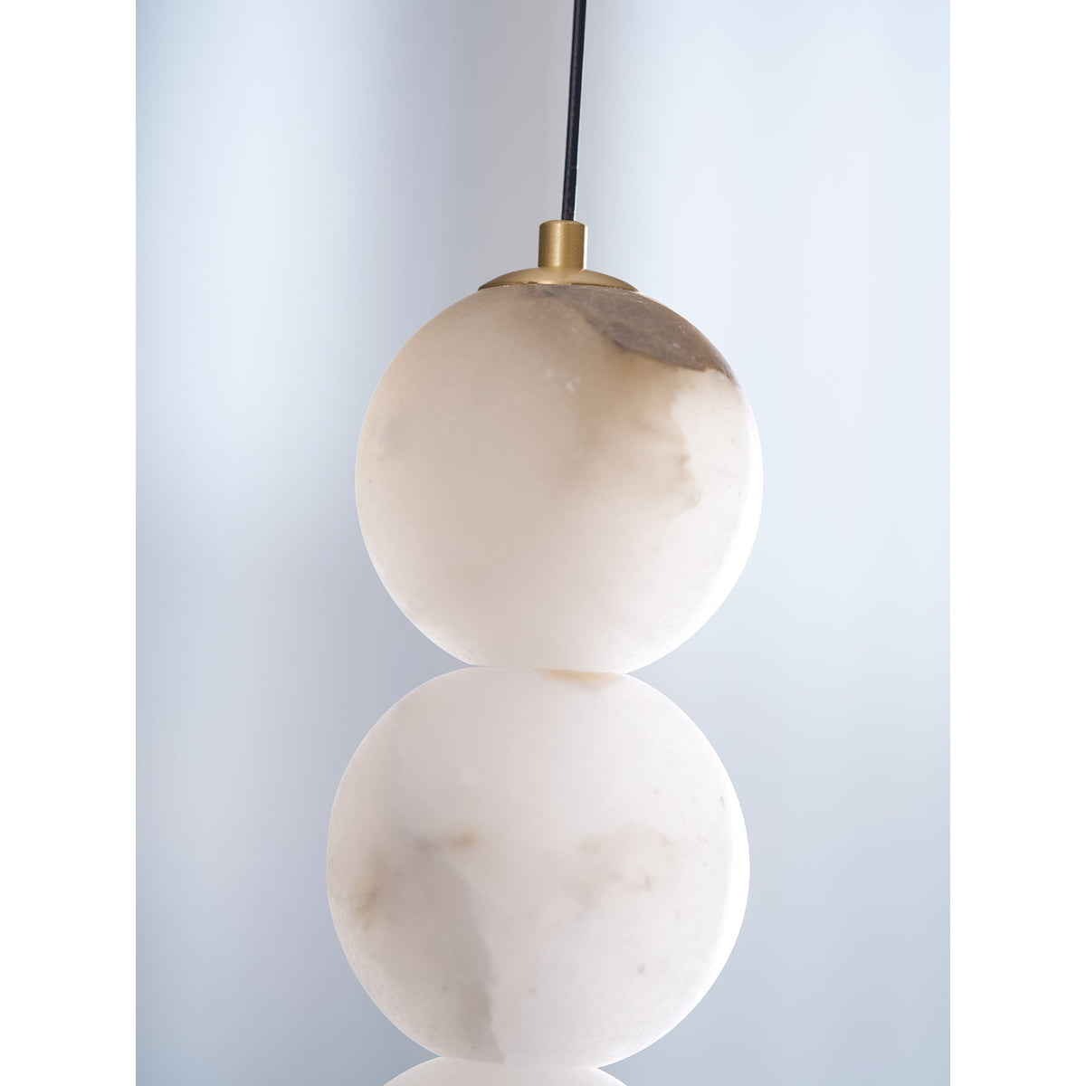 Zorvaan Globe Pendant Light