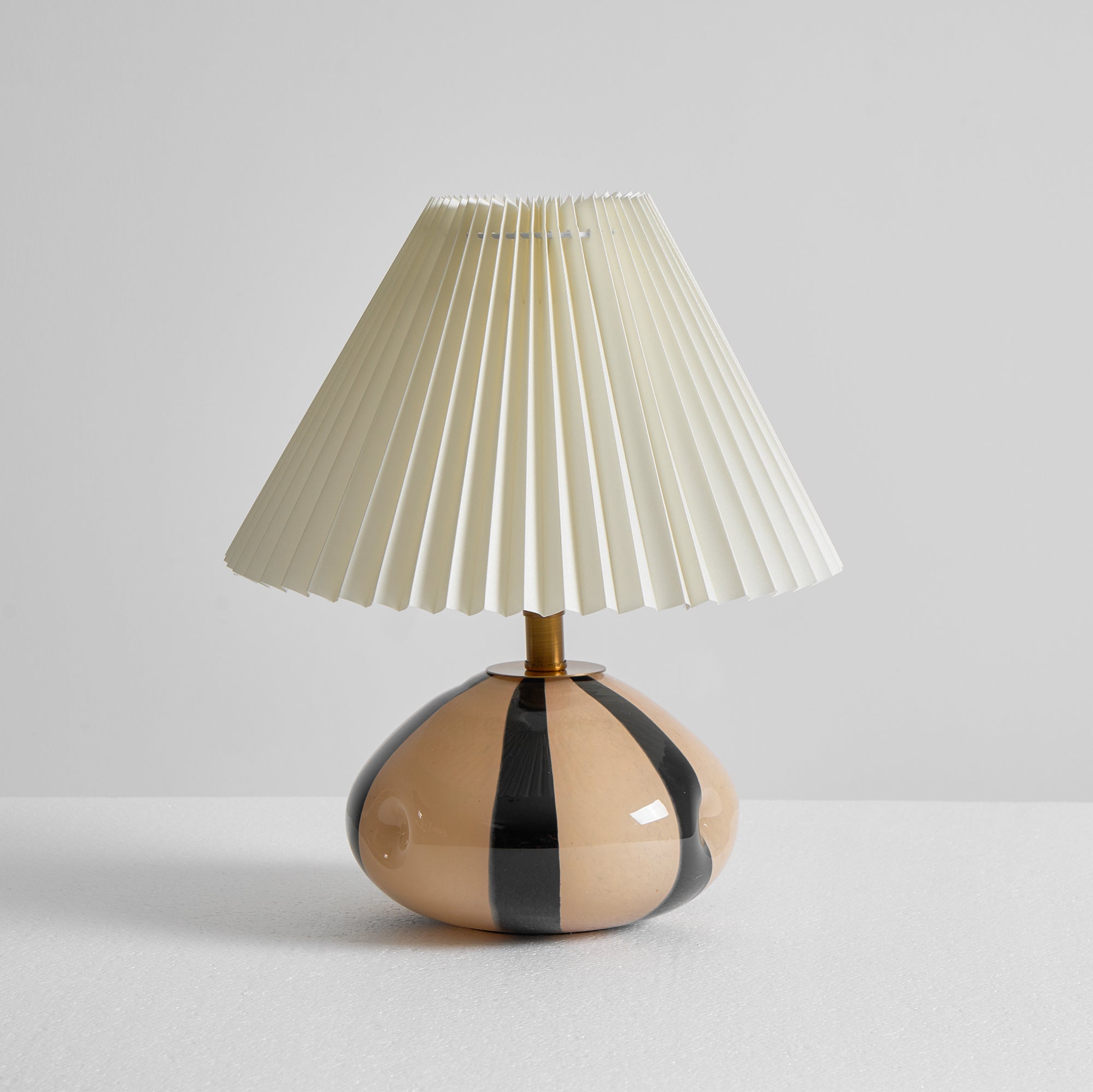 Yarmerei Pleated Table Lamp