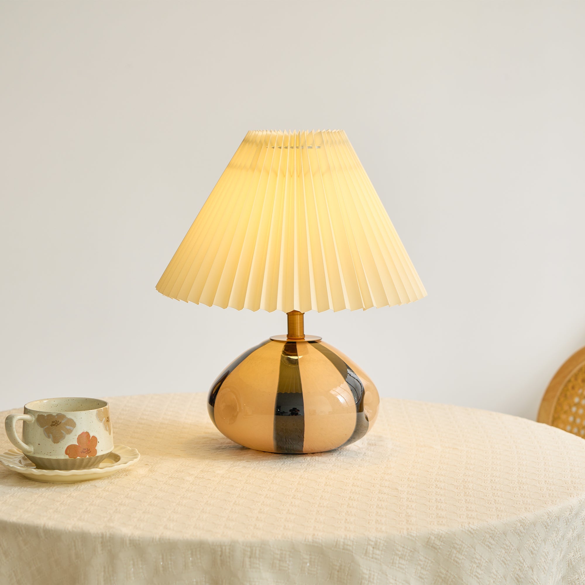 Yarmerei Pleated Table Lamp