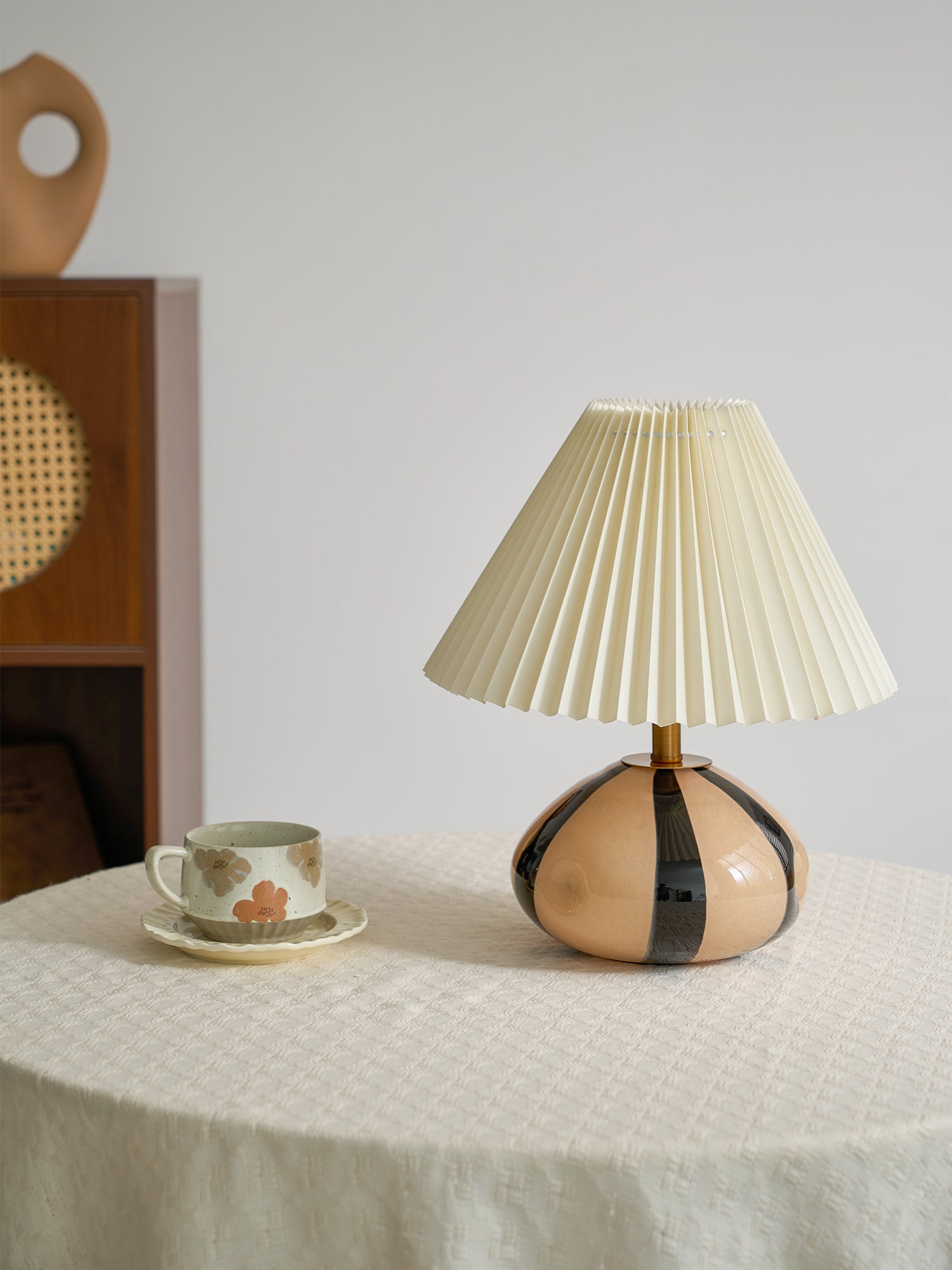 Yarmerei Pleated Table Lamp