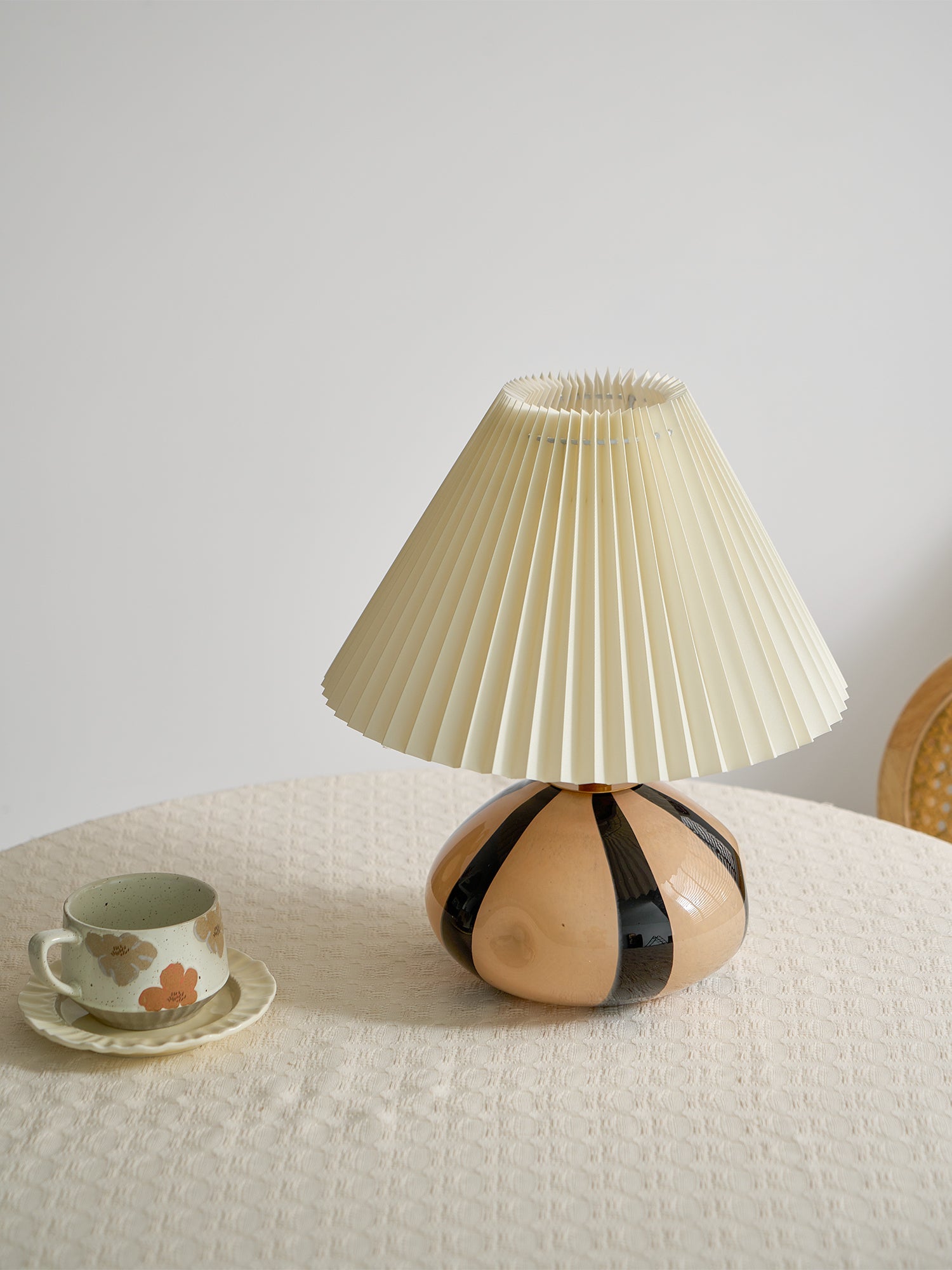 Yarmerei Pleated Table Lamp