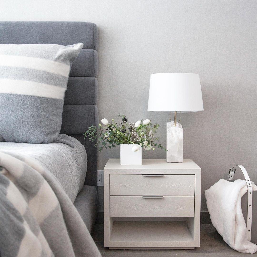 Ravvezo Alabaster Table Lamp