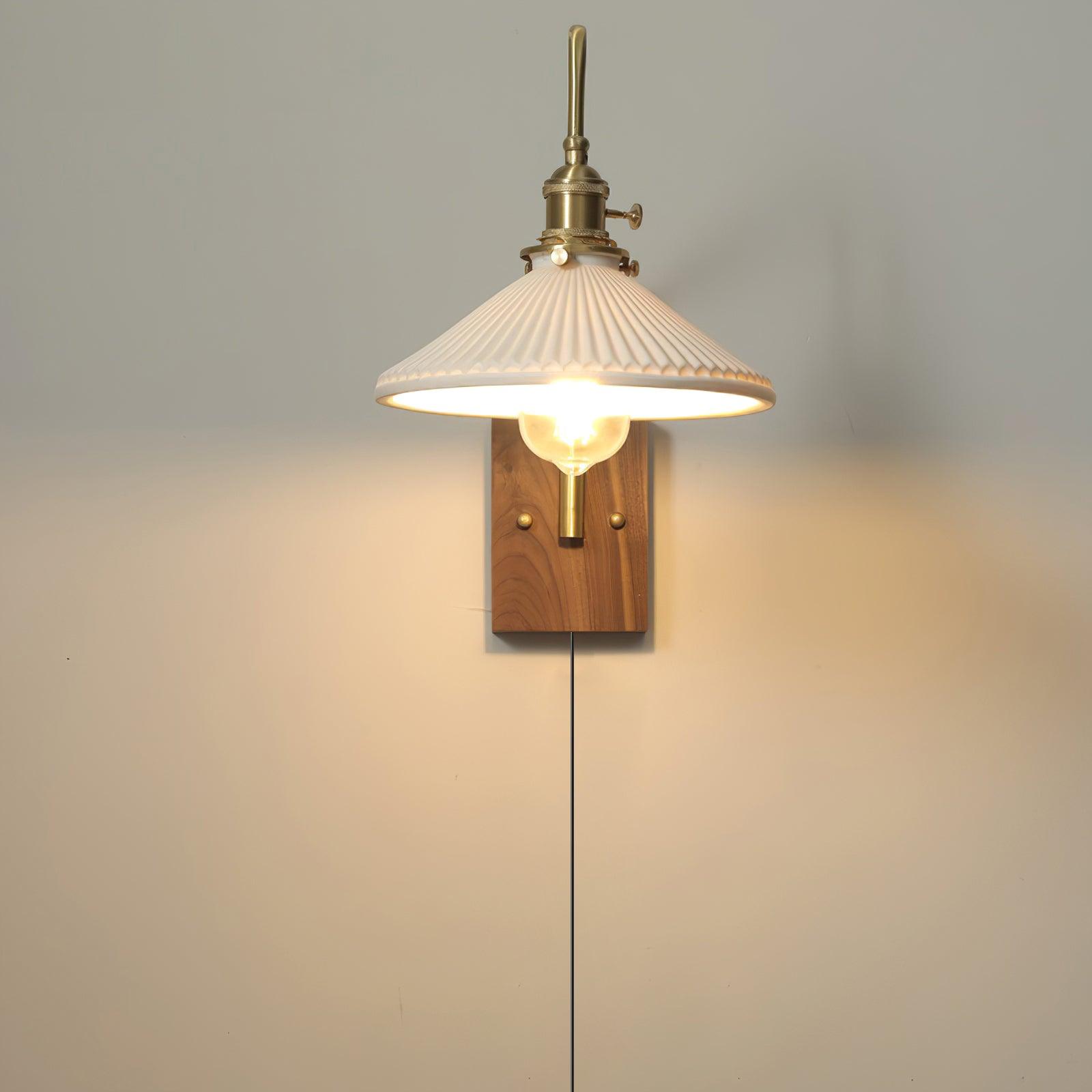 Leskey Wall Light