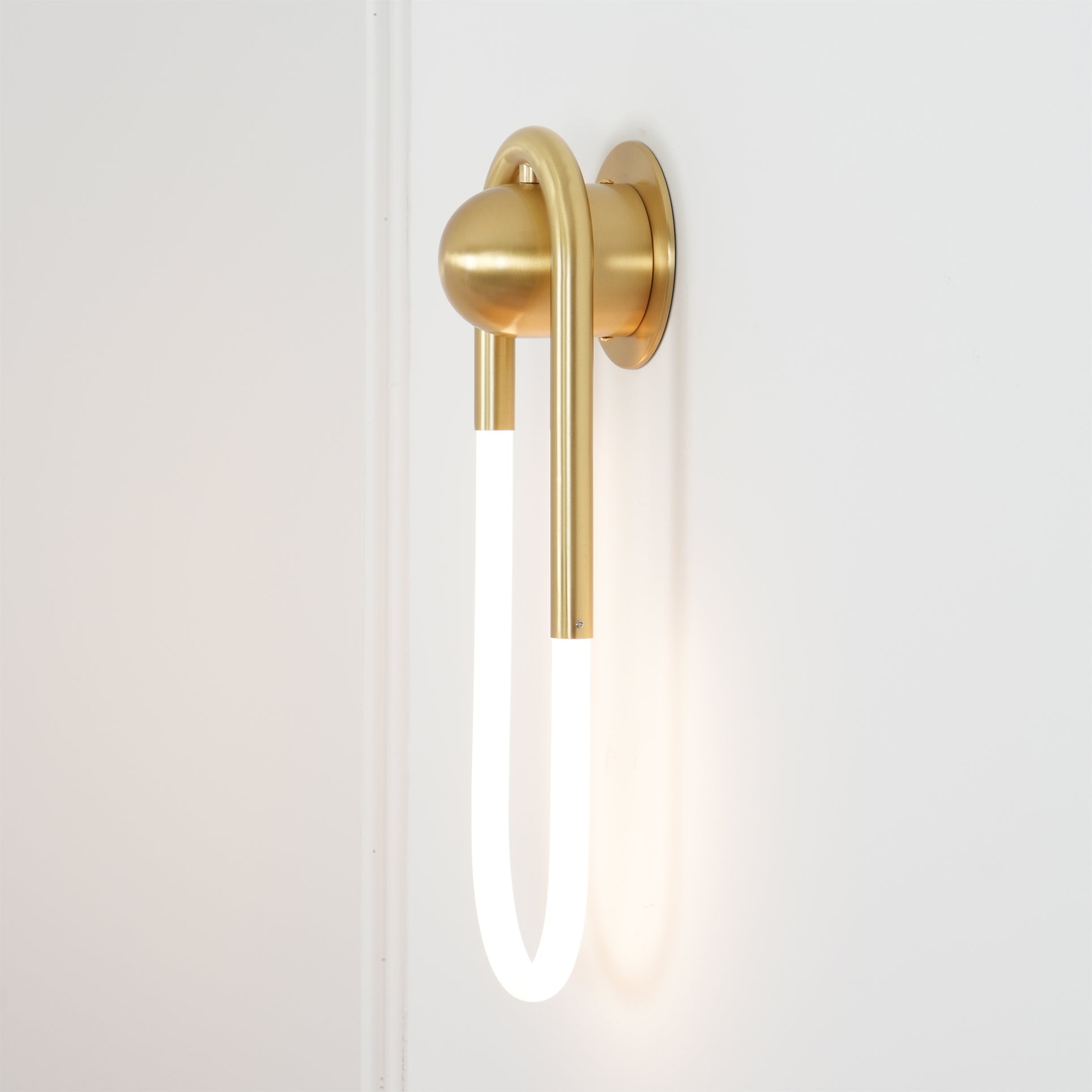 Paxanro Loop Wall Light