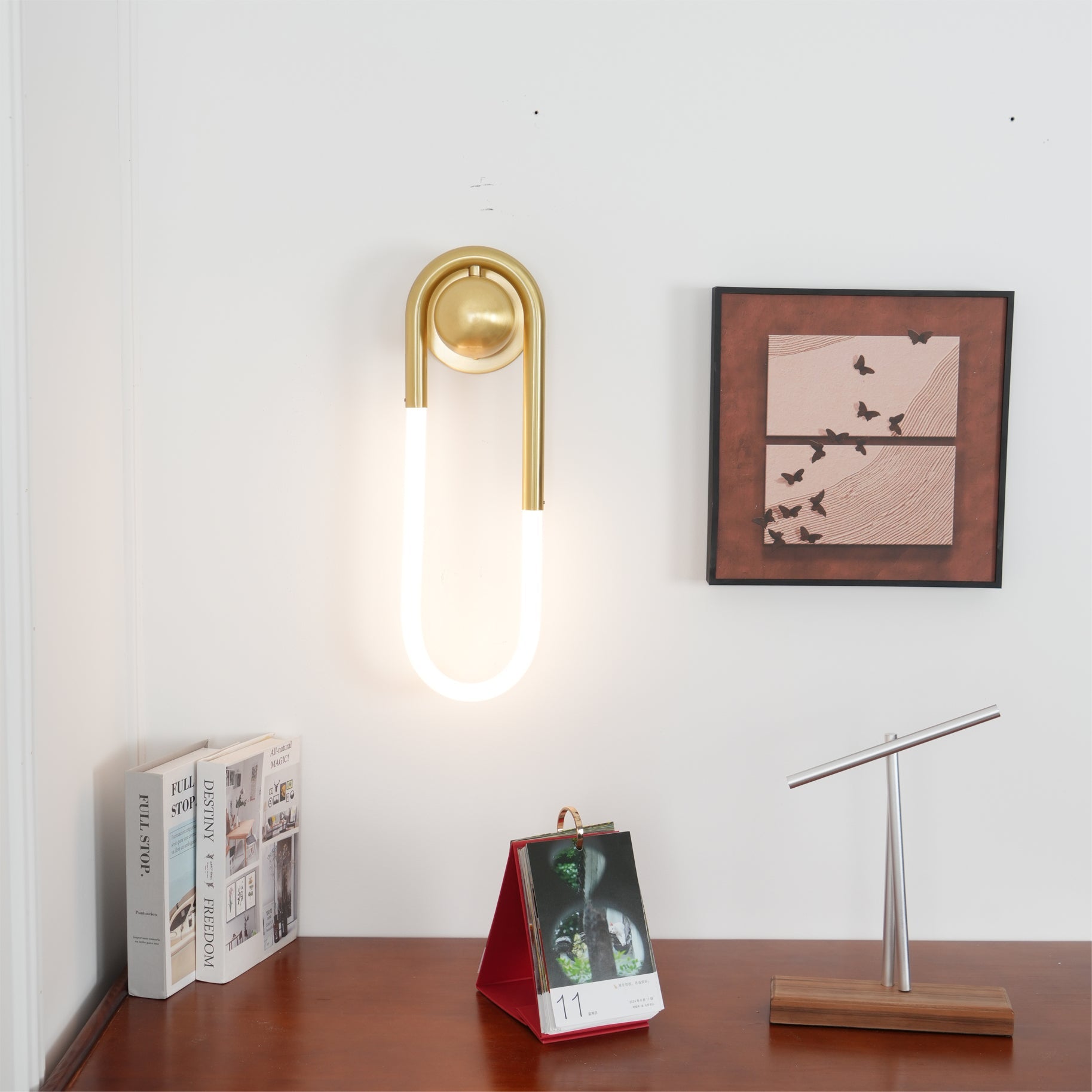 Paxanro Loop Wall Light