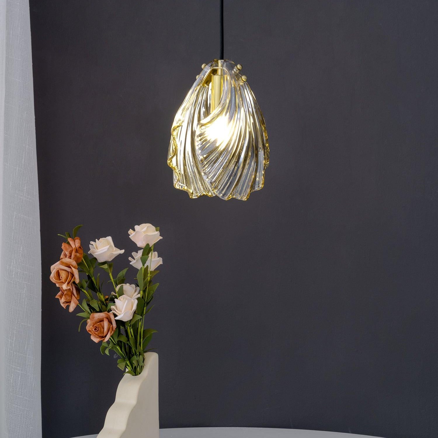 Nalina Shell-Shaped Pendant Light