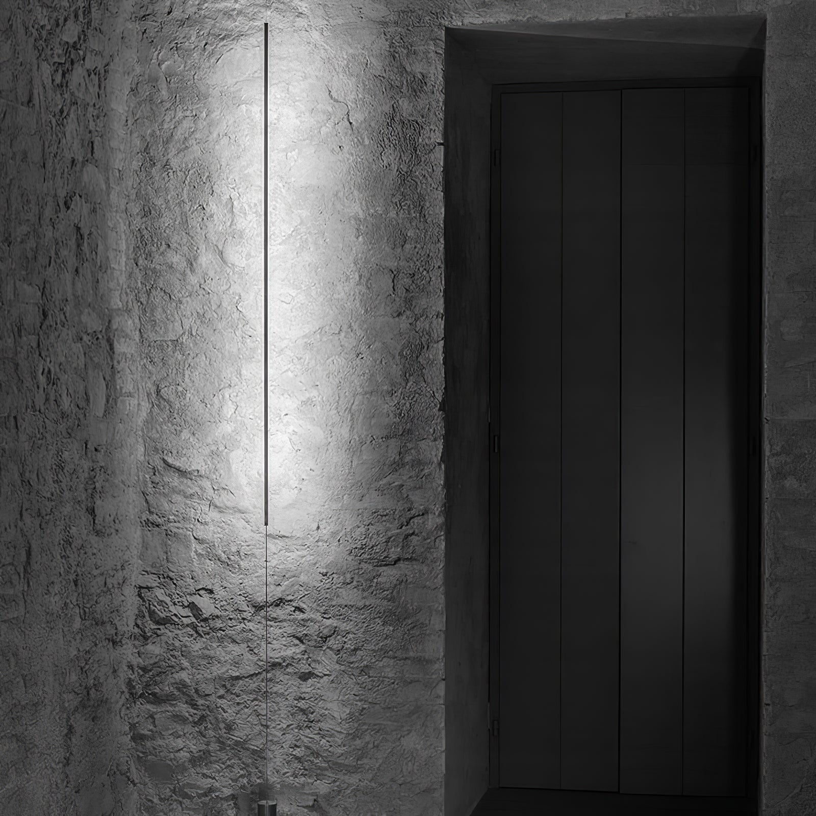 Tolvero Floor to Ceiling Light